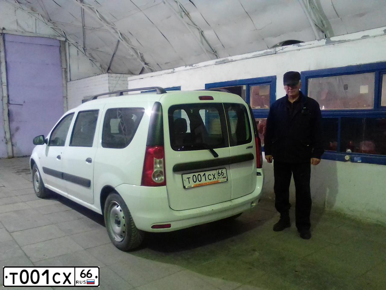 Фото автомобиля TOYOTA LANDCRUISER, 2004 — госномер В844ХА123. Цвет: СВЕТЛО-СЕРЫЙ