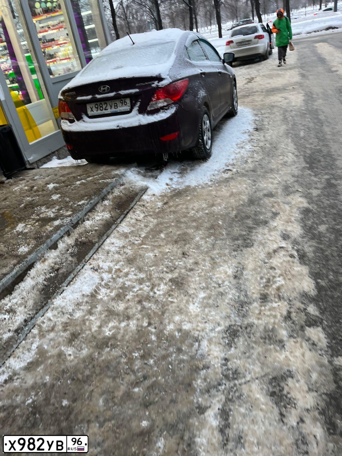 Фото автомобиля HYUNDAI SOLARIS, 2013 — госномер Х982УВ96. Цвет: ФИОЛЕТОВЫЙ