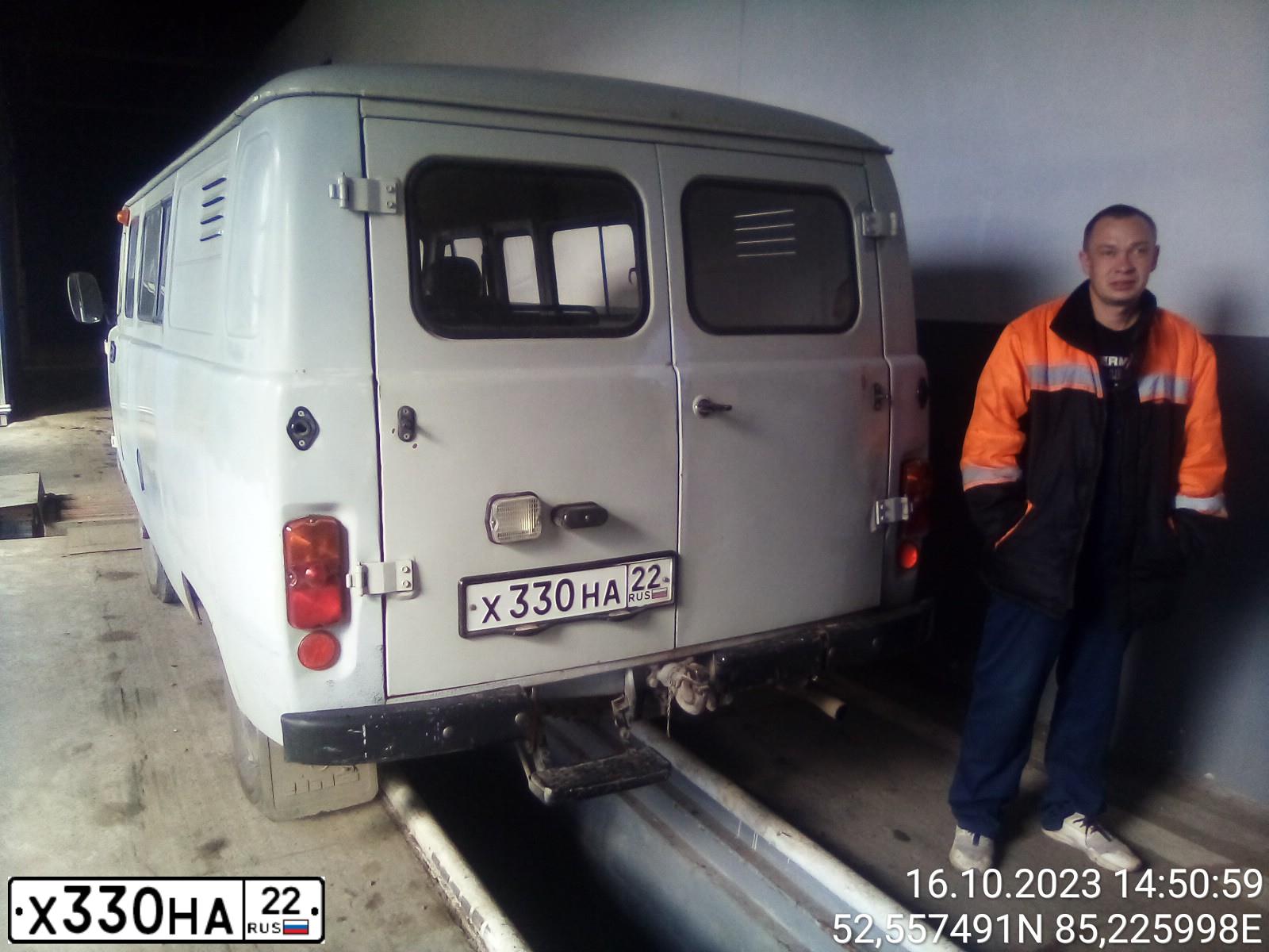 Фото автомобиля ШКОДА OCTAVIA, 2011 — госномер Х495НО142. Цвет: ЧЕРНЫЙ