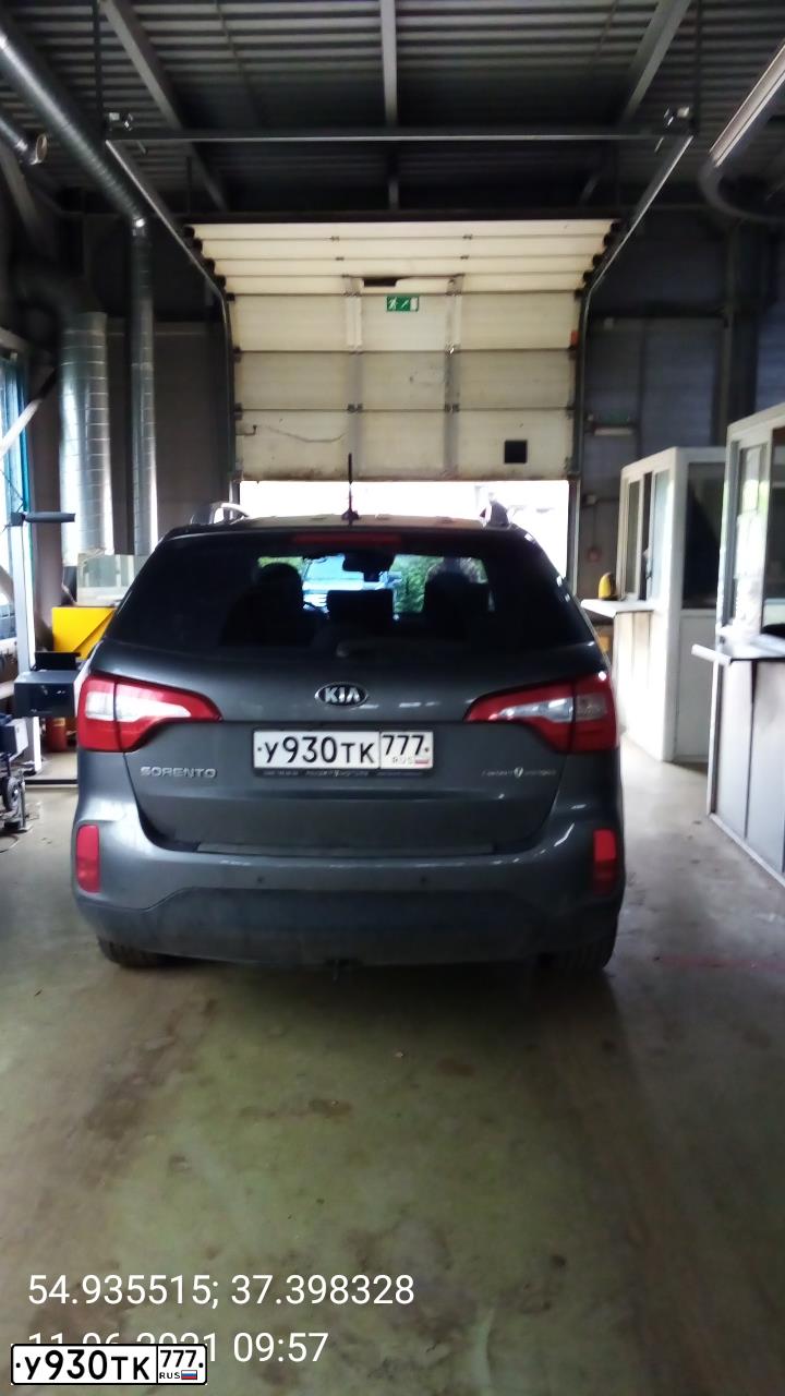 Фото автомобиля KIA SORENTO, 2015 — госномер У930ТК777. Цвет: Серый