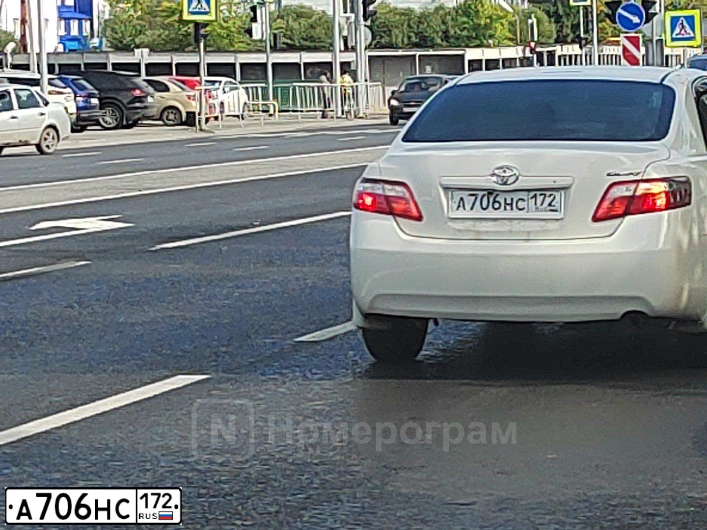 Фото автомобиля TOYOTA CAMRY, 2007 — госномер А706НС172. Цвет: Белый