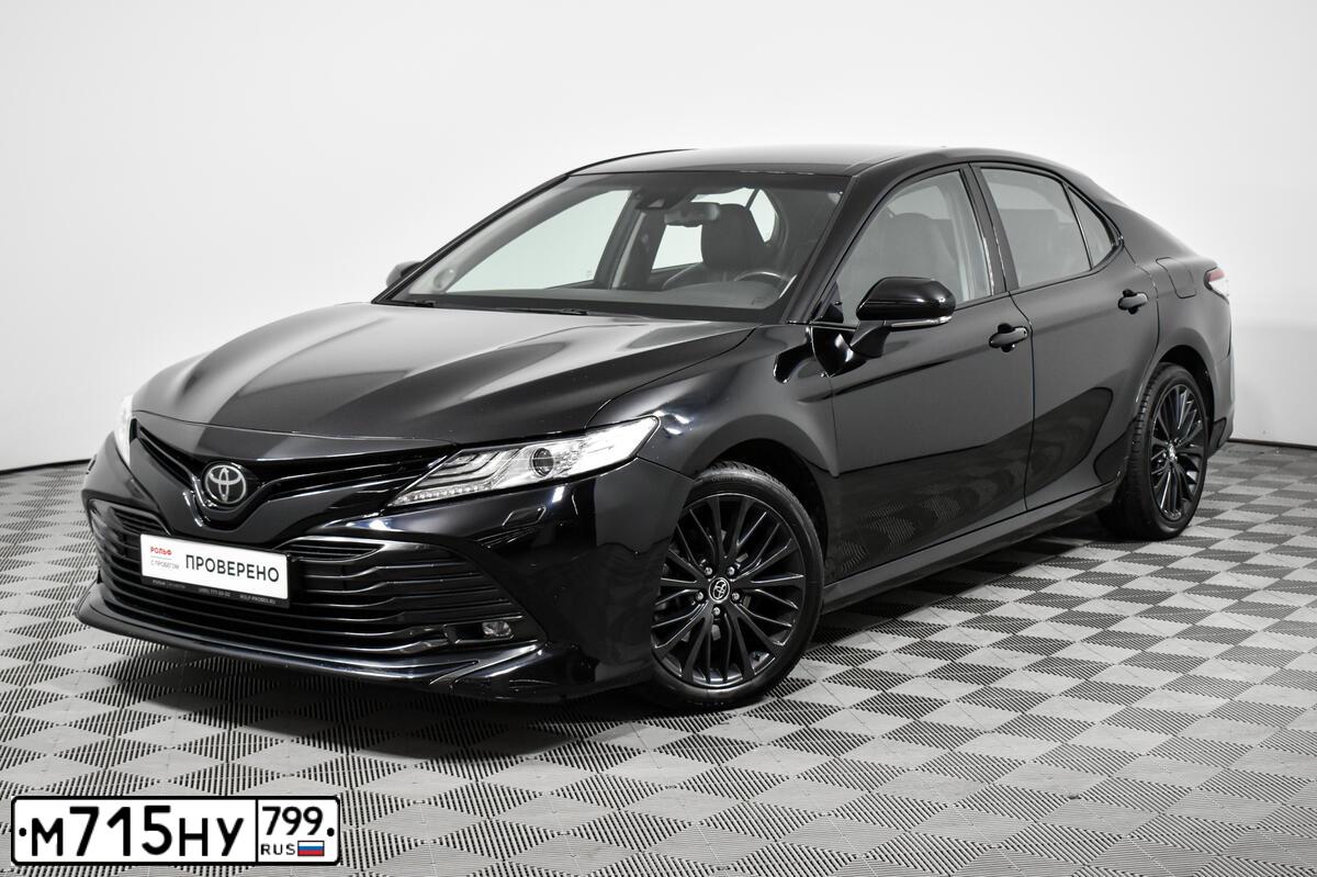 Фото автомобиля TOYOTA CAMRY, 2019 — госномер Е800ВЕ95. Цвет: ЧЕРНЫЙ МЕТАЛЛИК