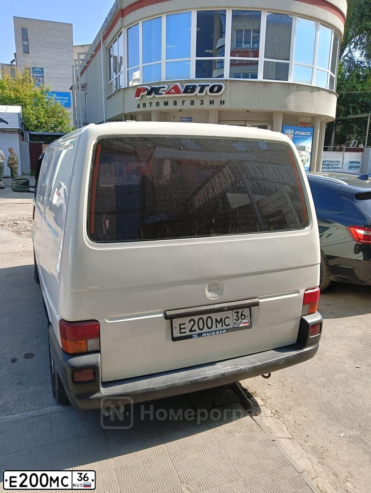 Фото автомобиля HYUNDAI SANTA FE, 2013 — госномер Е200МС36. Цвет: ТЕМНО-СИНИЙ