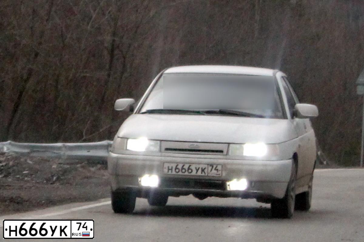 Фото автомобиля LADA 2112 LADA, 2003 — госномер Н666УК74. Цвет: СВЕТЛО-СЕРЕБРИСТЫЙ МЕТАЛЛ