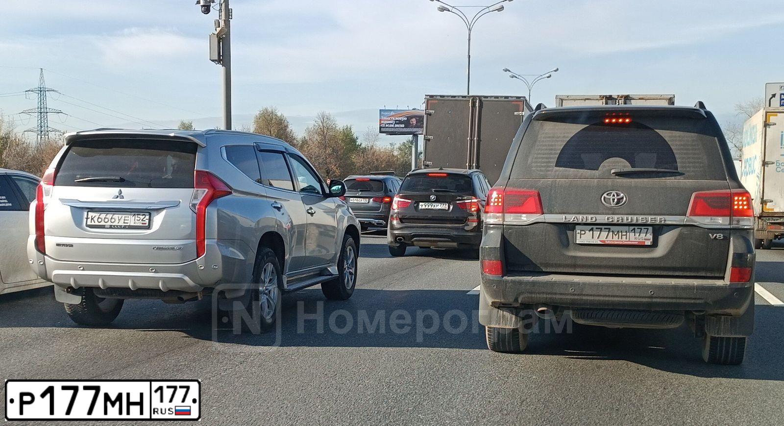 Фото автомобиля TOYOTA LANDCRUISER, 2003 — госномер М545ММ90. Цвет: Серый
