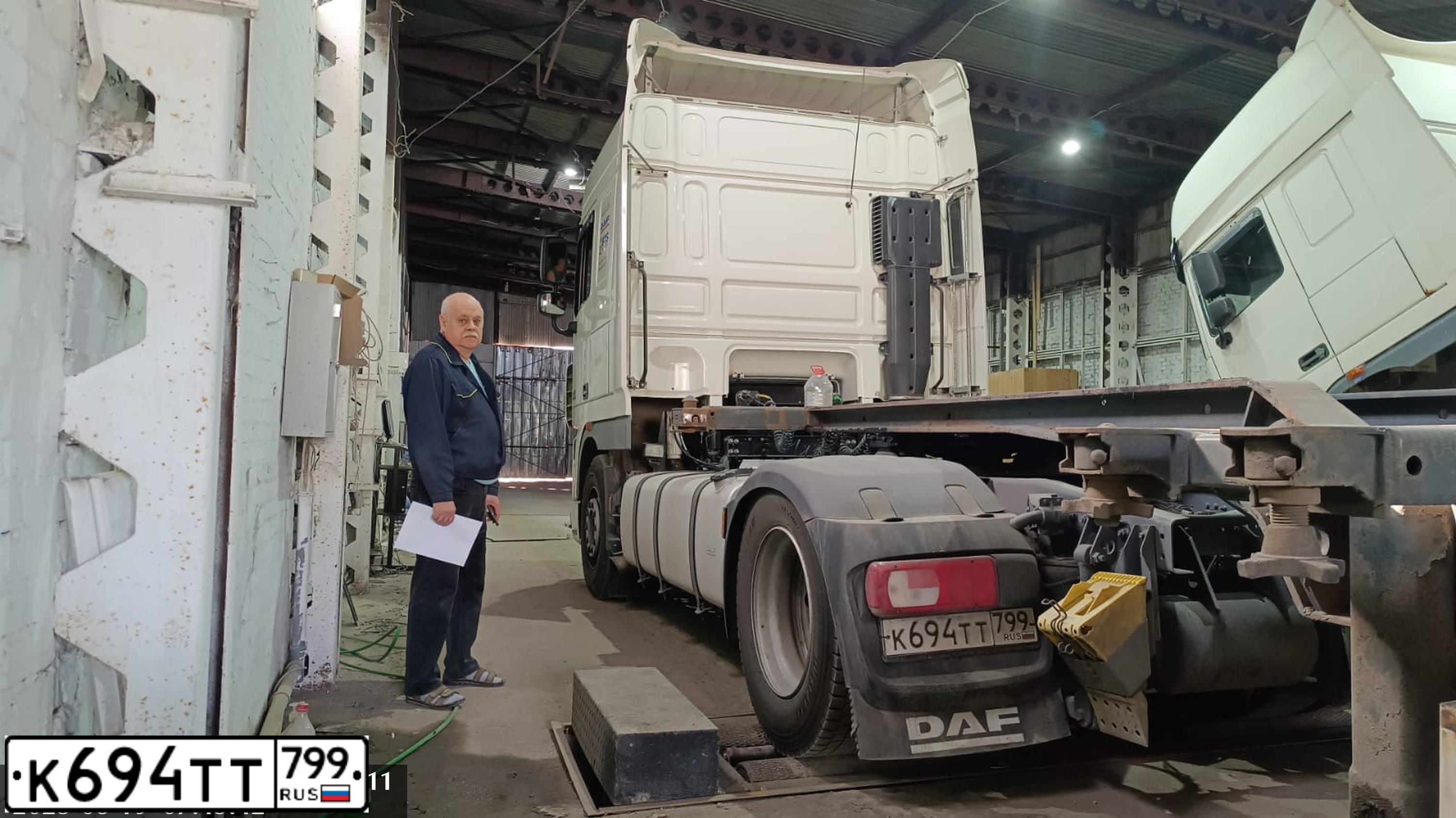 Фото автомобиля DAF XF 105 FT /4X2/, 2020 — госномер К694ТТ799. Цвет: Белый