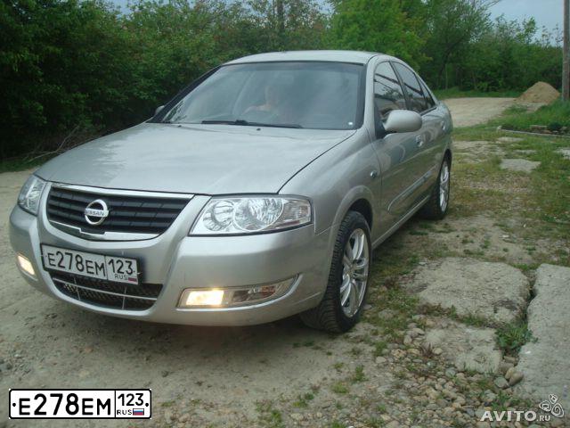 Фото автомобиля NISSAN ALMERA, 2008 — госномер Е025ХЕ93. Цвет: серебристый