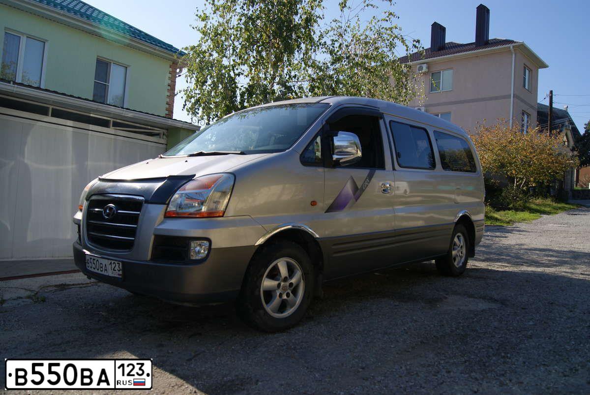 Фото автомобиля HYUNDAI H 1/H 100/STAREX, 2007 — госномер А348ТК01. Цвет: СЕРЫЙ ТЕМНО-СЕРЫЙ