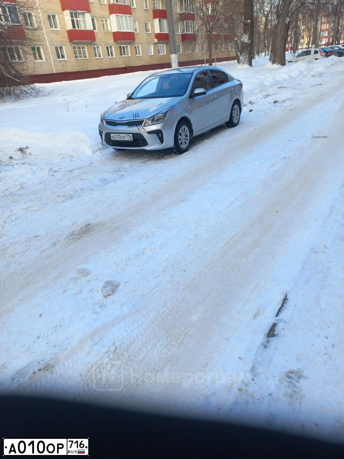 Фото автомобиля KIA RIO, 2018 — госномер А010ОР716. Цвет: СЕРЕБРИСТЫЙ