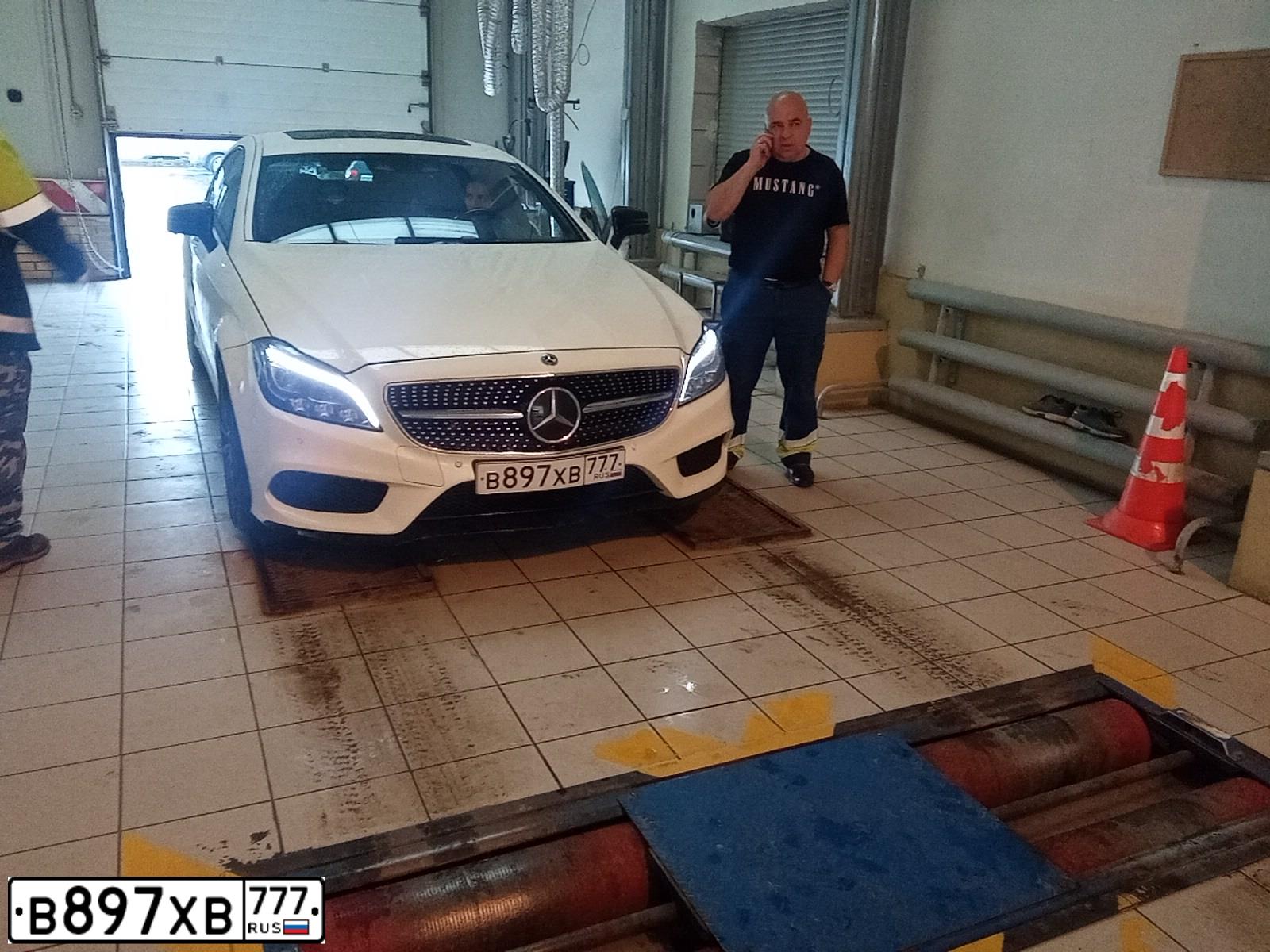 Фото автомобиля MERCEDES-BENZ CLS350, 2017 — госномер У641АВ198. Цвет: Белый