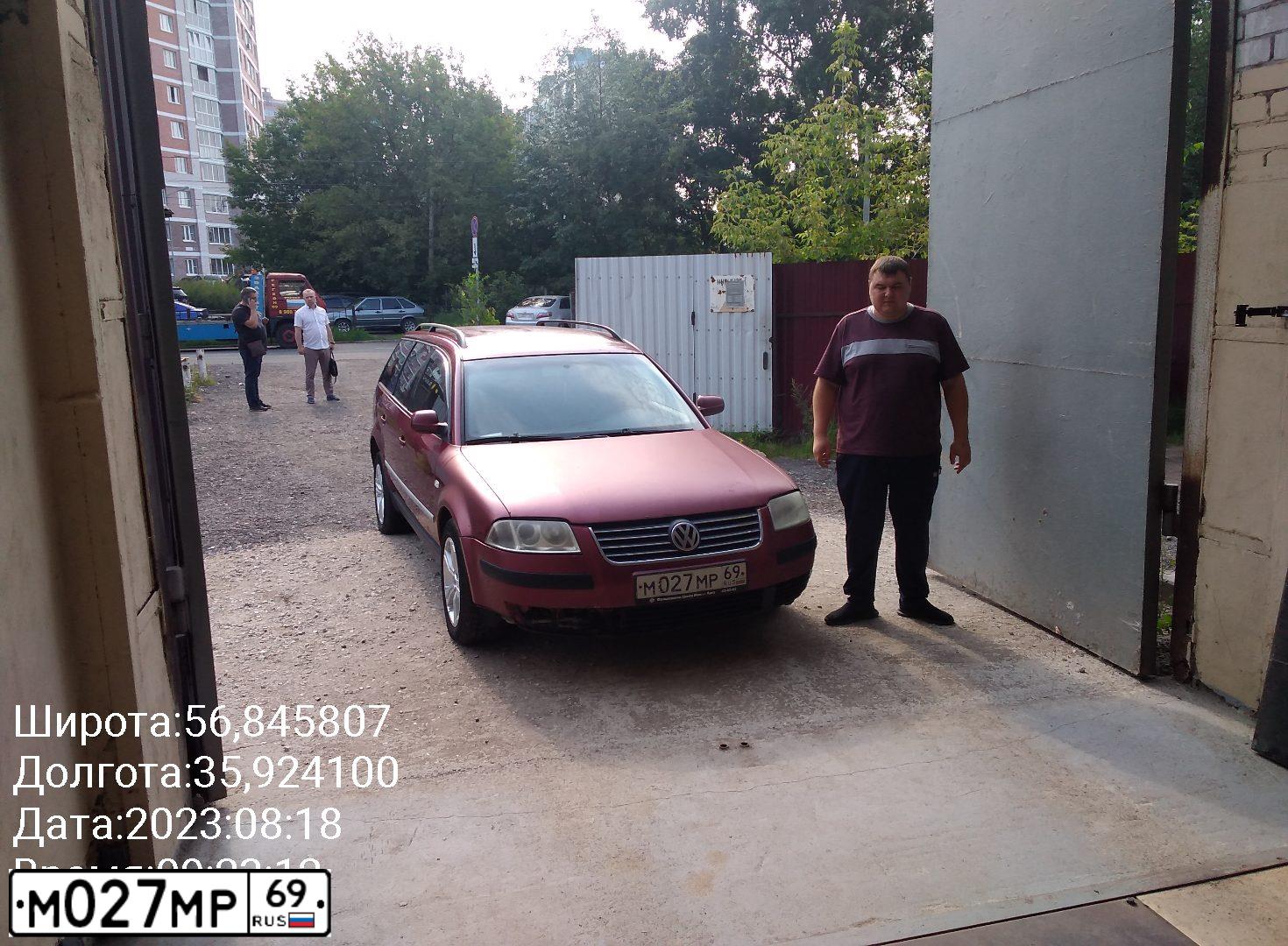 Фото автомобиля VOLKSWAGEN PASSAT, 2003 — госномер М027МР69. Цвет: ВИШНЕВЫЙ