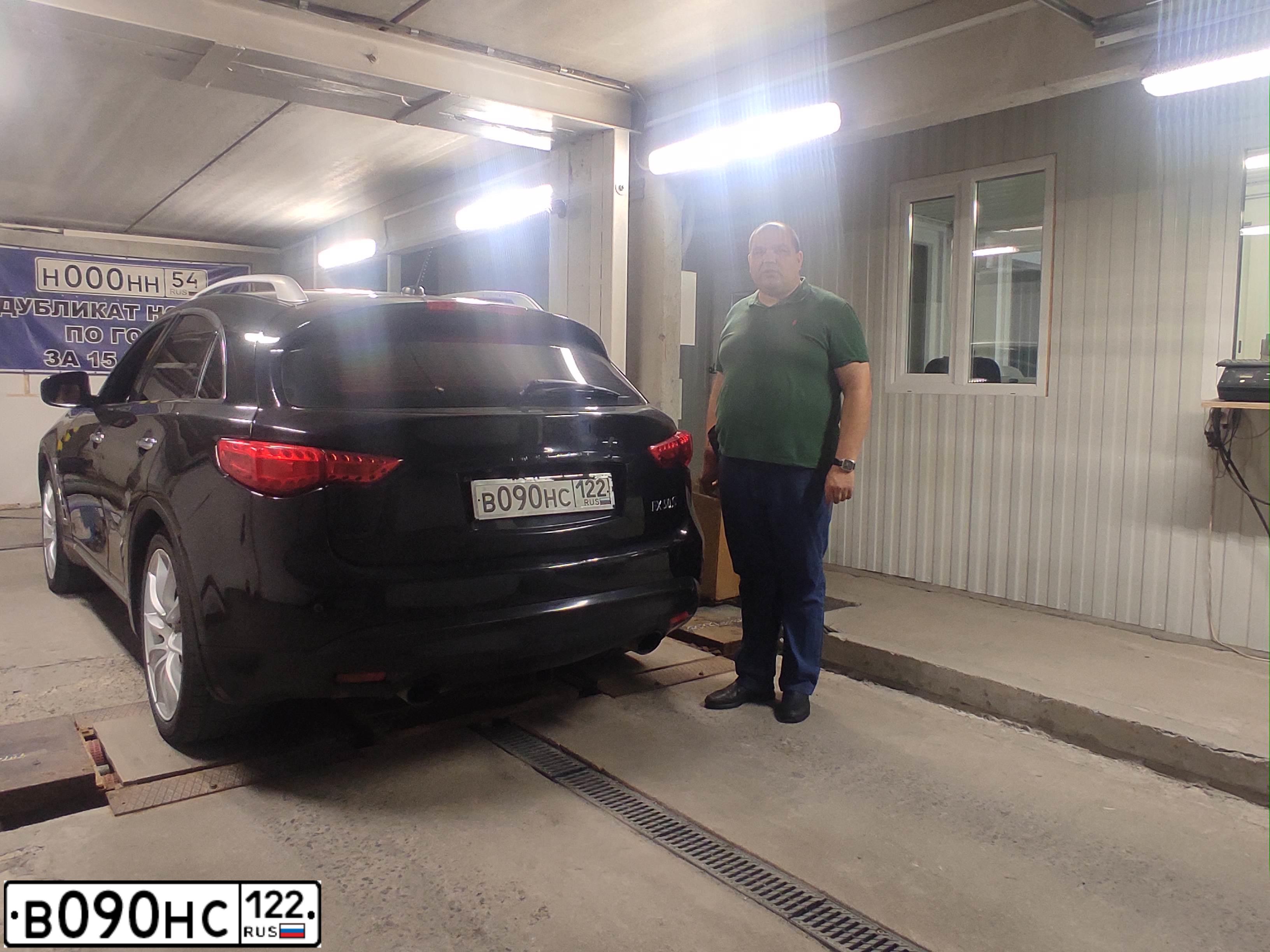 Фото автомобиля INFINITI QX70 /FX/, 2008 — госномер А001АА122. Цвет: ЧЕРНЫЙ