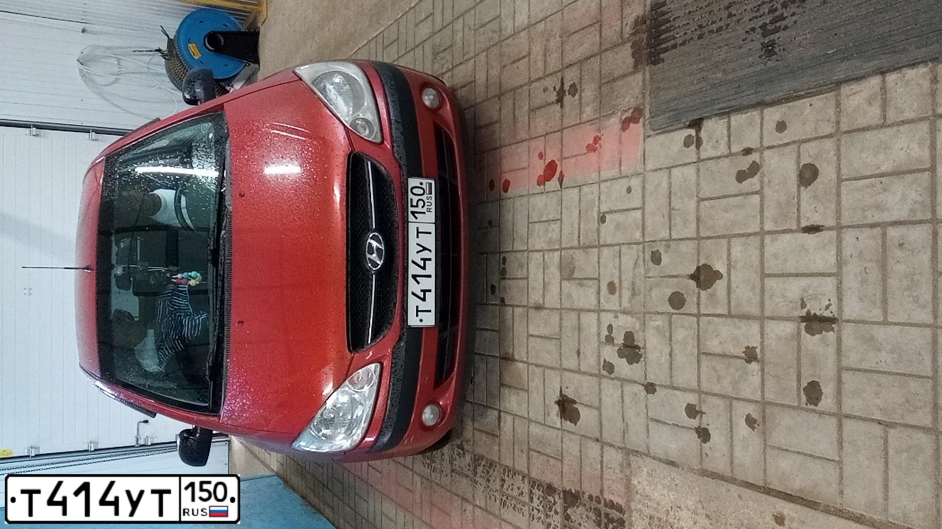 Фото автомобиля HYUNDAI GETZ, 2008 — госномер Т414УТ150. Цвет: Красный
