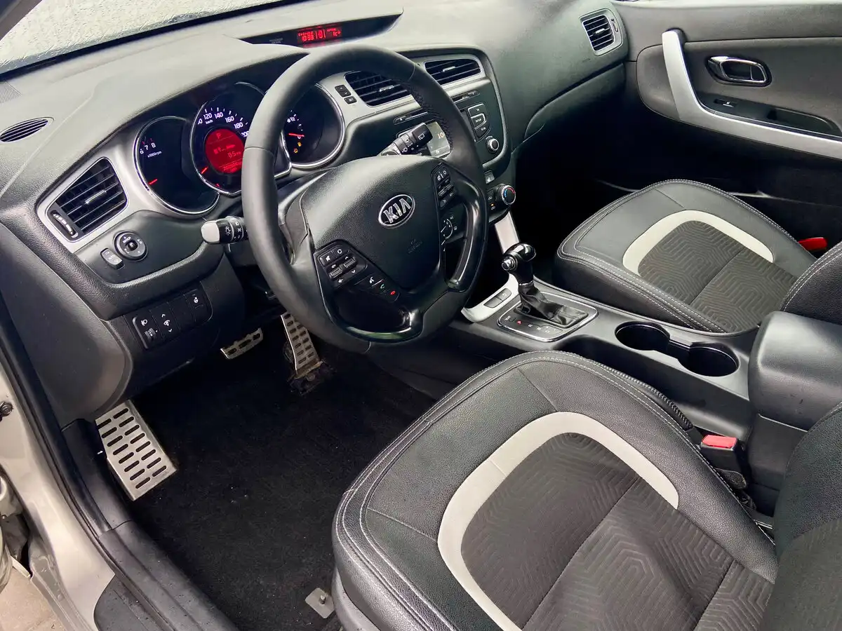 Фото автомобиля OPEL ASTRA, 2005 — госномер К888ВТ97. Цвет: СТАЛЬНОЙ