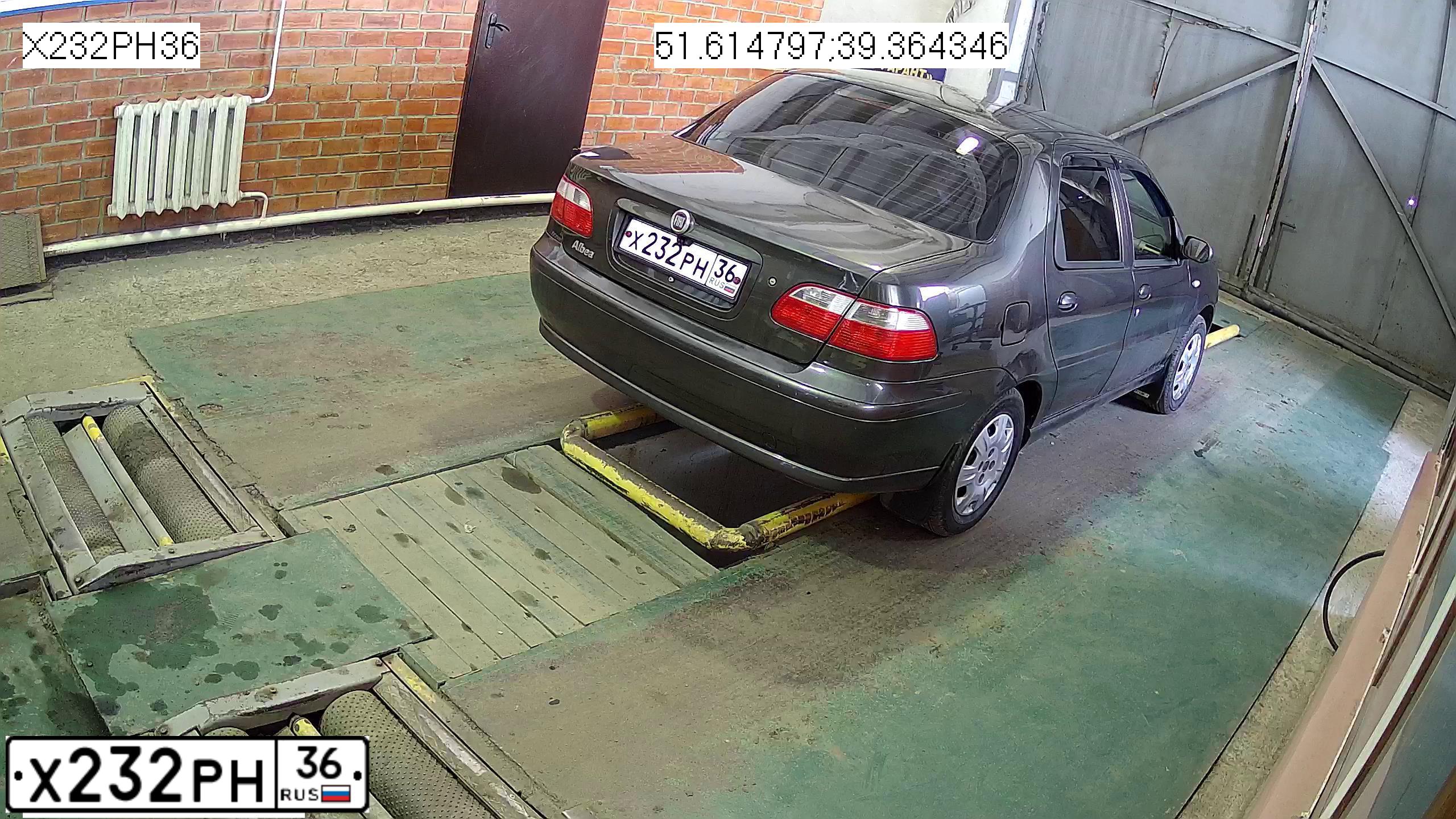 Фото автомобиля FIAT ALBEA, 2008 — госномер Х232РН36. Цвет: СЕРЫЙ