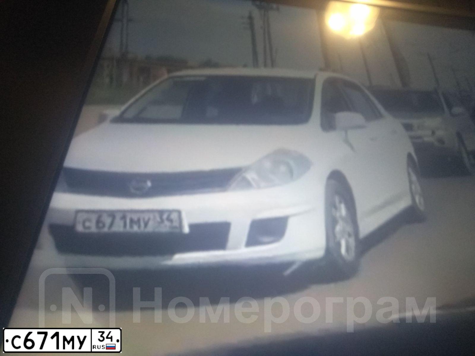 Фото автомобиля NISSAN TIIDA, 2011 — госномер С671МУ34. Цвет: Белый