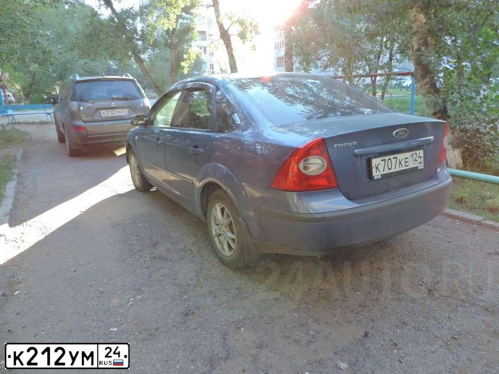Фото автомобиля MITSUBISHI LANCER, 2005 — госномер К212УМ24. Цвет: СИНИЙ
