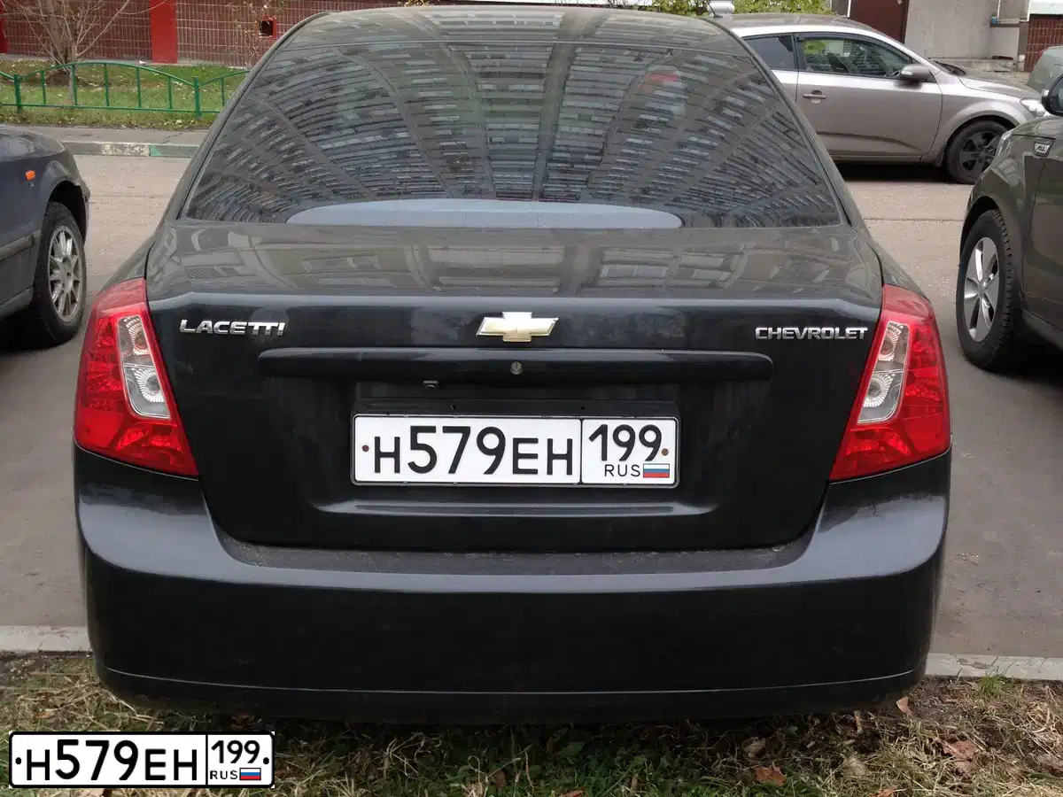 Фото автомобиля CHEVROLET LACETTI, 2008 — госномер Н579ЕН199. Цвет: ЧЕРНЫЙ