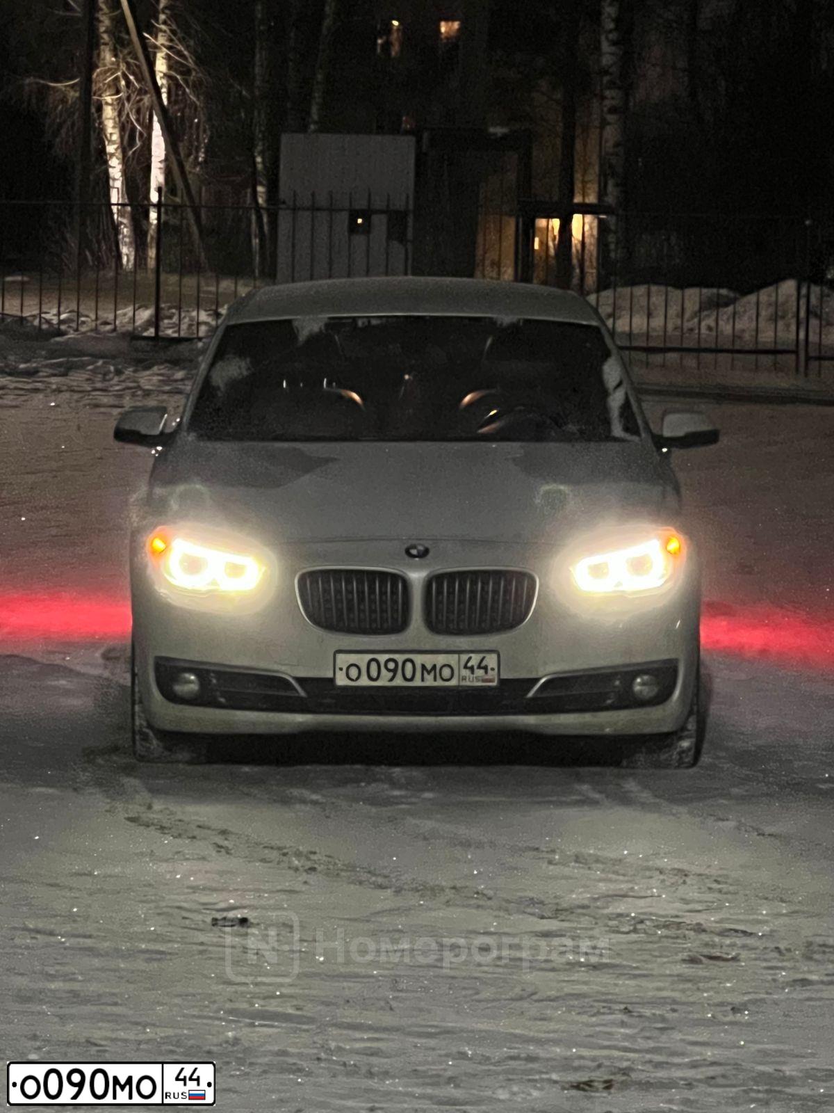 Фото автомобиля VOLKSWAGEN JETTA, 2012 — госномер О090МО44. Цвет: Серебристый