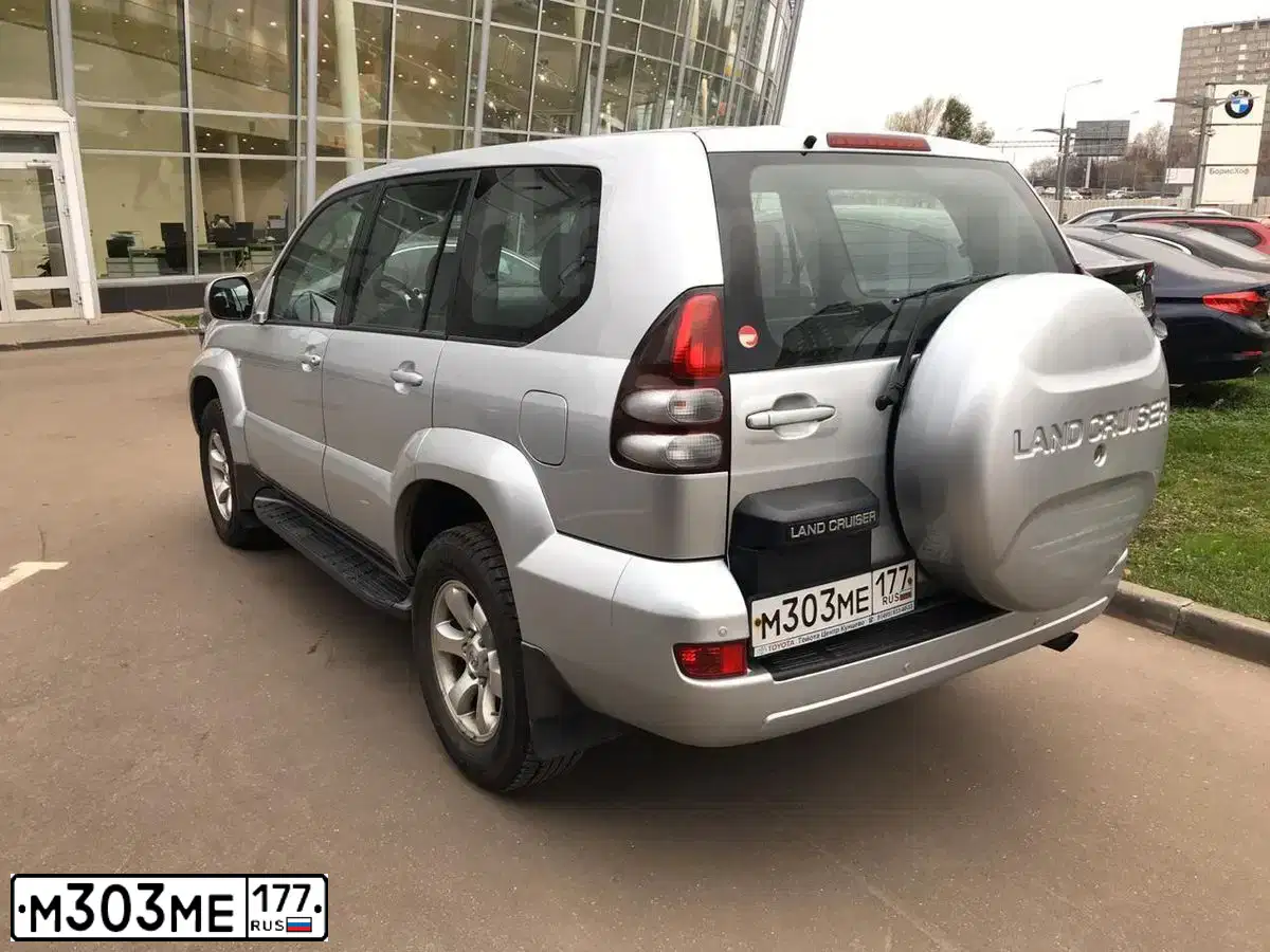 Фото автомобиля TOYOTA LANDCRUISER, 2006 — госномер С607СР799. Цвет: СЕРЫЙ
