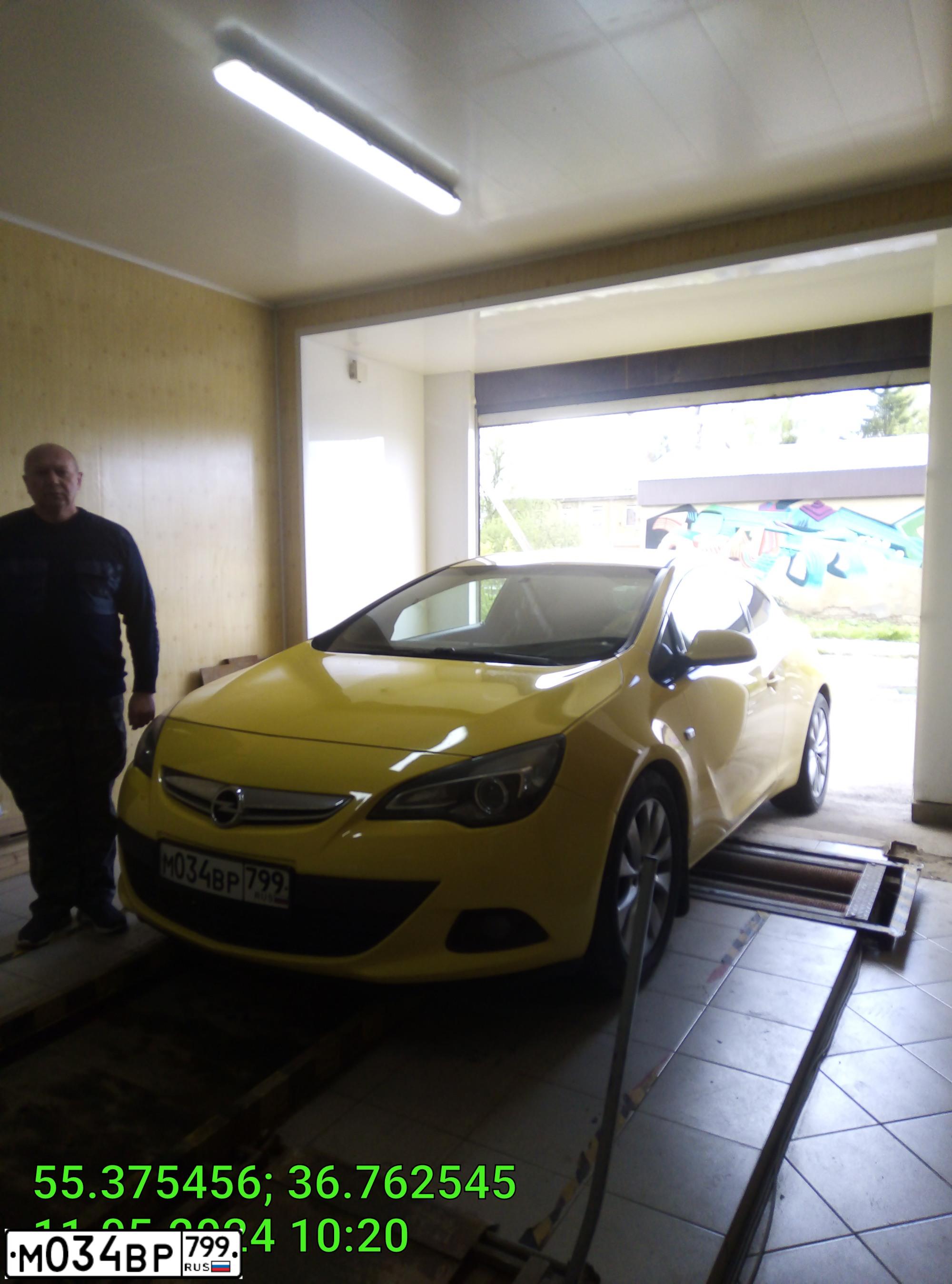 Фото автомобиля OPEL ASTRA, 2012 — госномер М034ВР799. Цвет: ЖЕЛТЫЙ