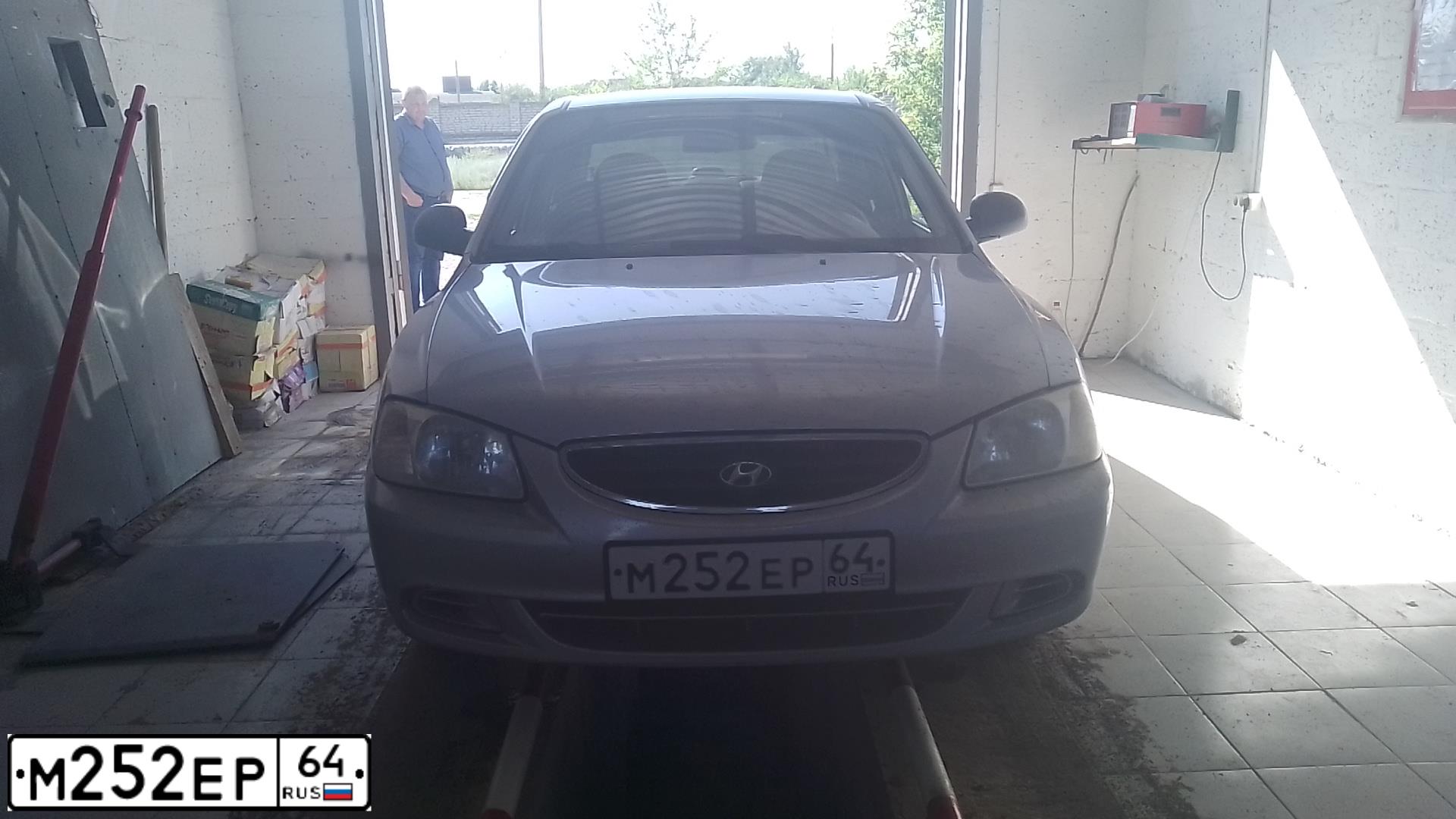 Фото автомобиля LADA 2110 LADA, 1998 — госномер М252ЕР64. Цвет: Серебристый синий