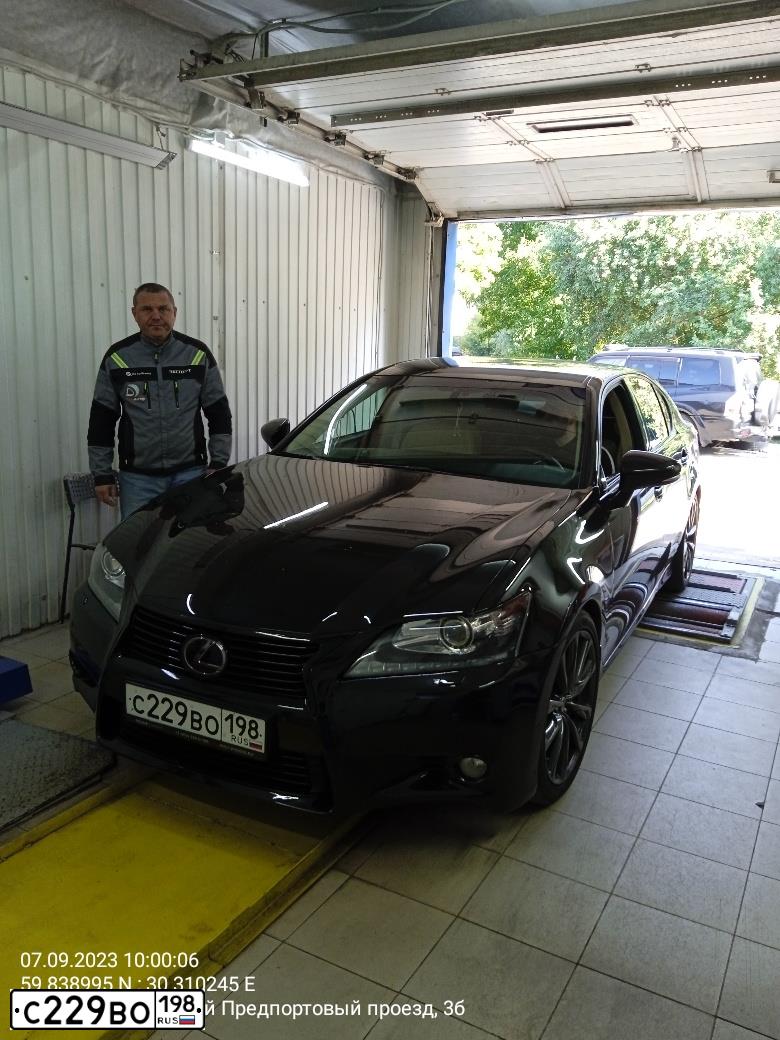 Фото автомобиля LEXUS GS, 2012 — госномер У757МР178. Цвет: ЧЕРНЫЙ