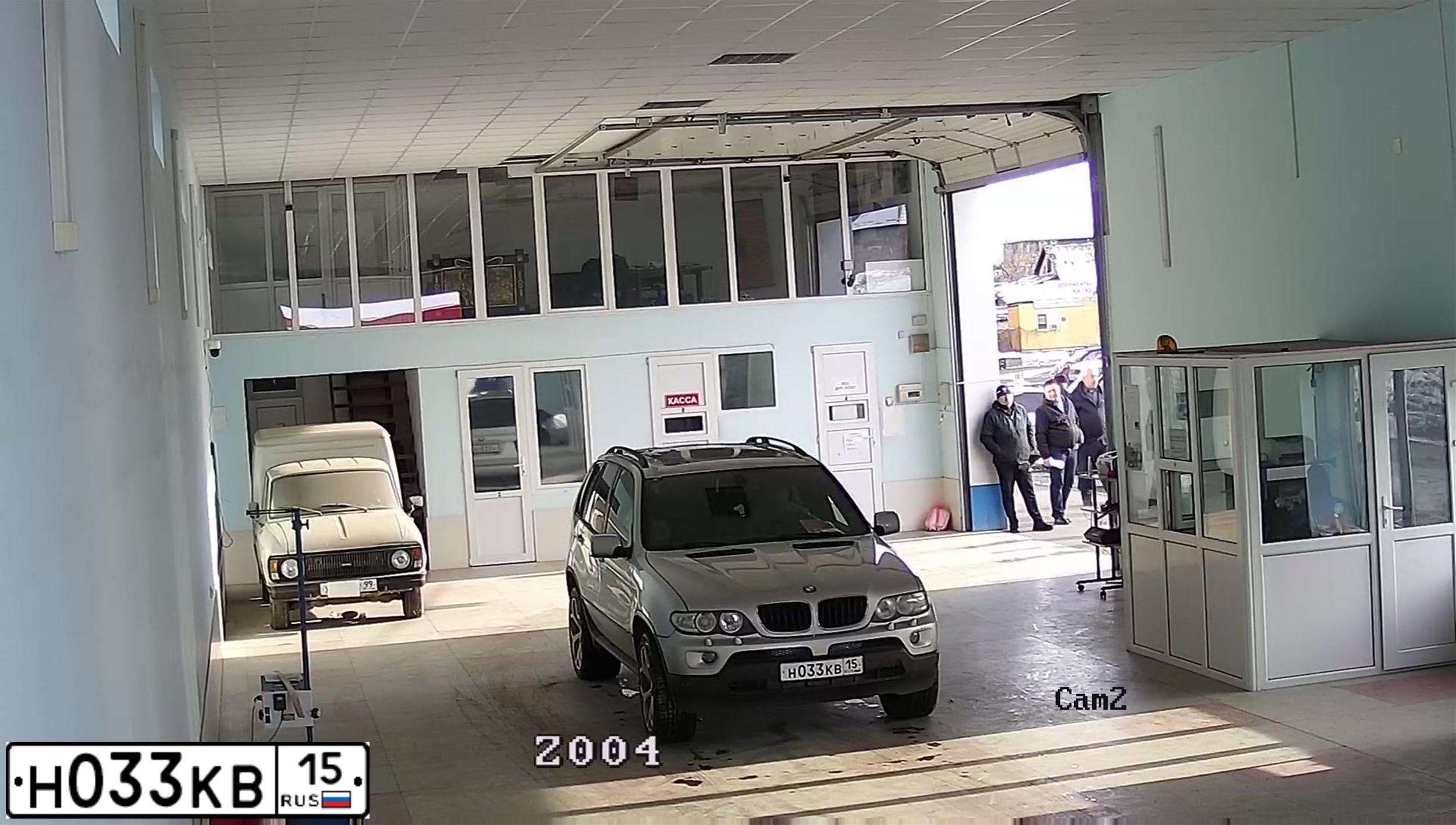 Фото автомобиля BMW X5, 2004 — госномер Н033КВ15. Цвет: Серебристый