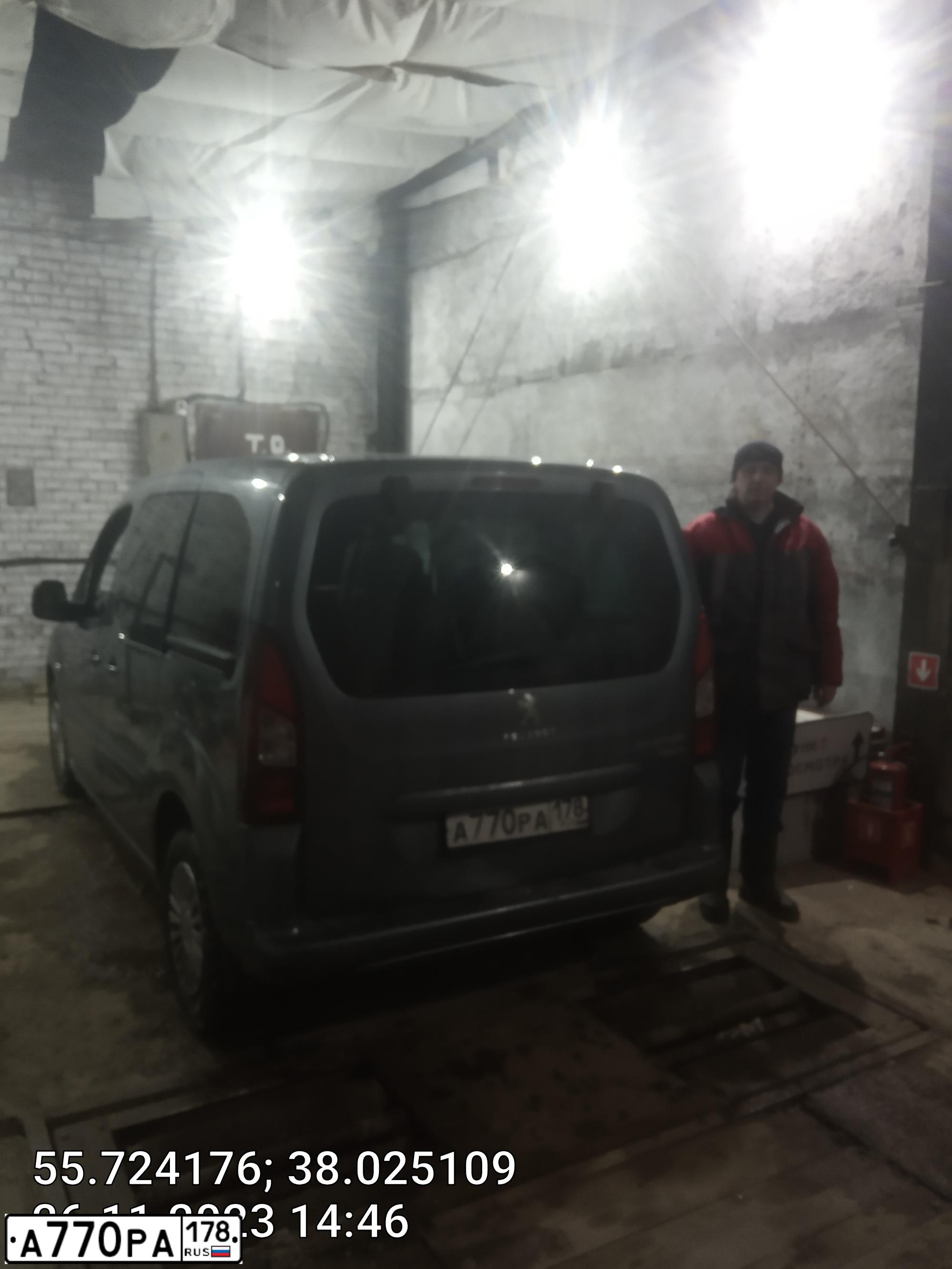 Фото автомобиля PEUGEOT PARTNER, 2010 — госномер А770РА178. Цвет: БЕЖЕВЫЙ