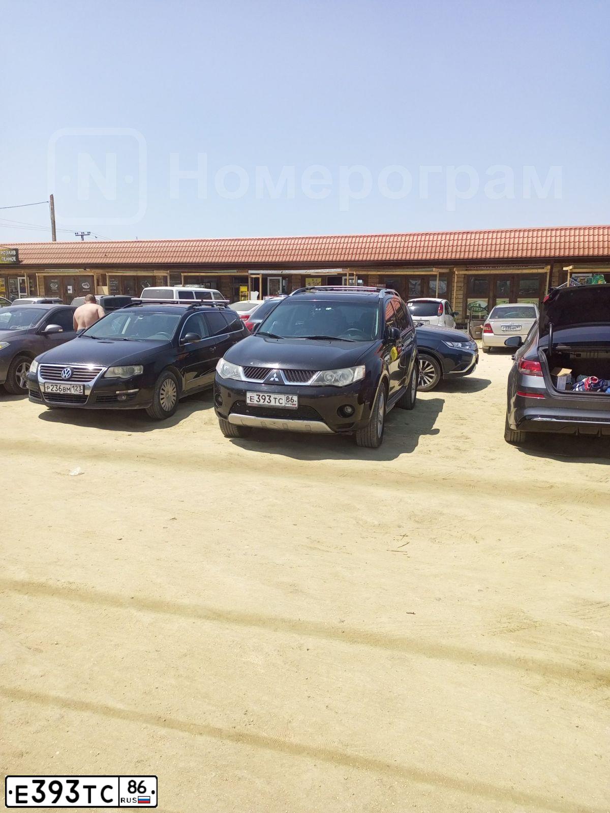Фото автомобиля MITSUBISHI OUTLANDER, 2008 — госномер Е393ТС86. Цвет: ЧЕРНЫЙ
