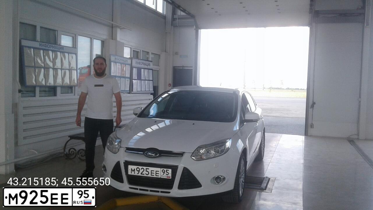 Фото автомобиля FORD FOCUS, 2012 — госномер М925ЕЕ95. Цвет: Белый