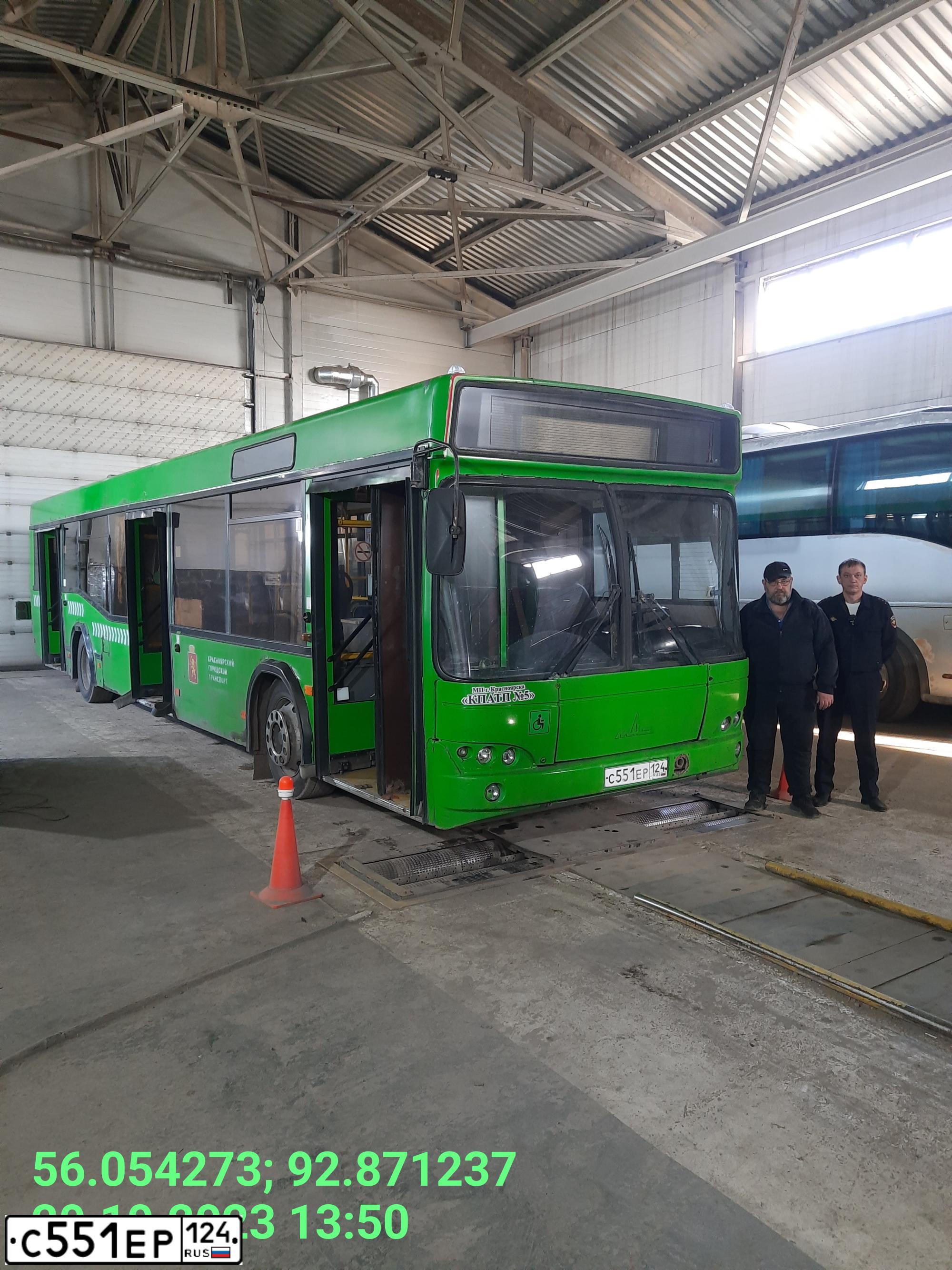 Фото автомобиля MAZ 103, 2011 — госномер С551ЕР124. Цвет: ЗЕЛЕНЫЙ