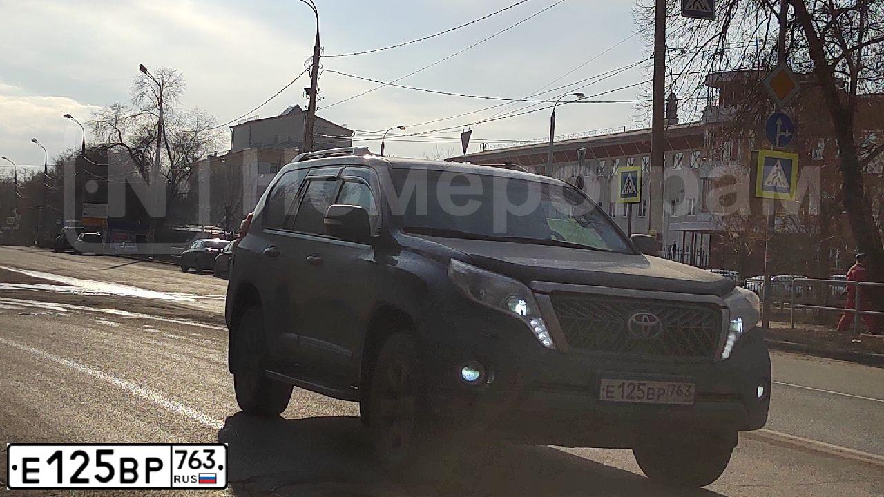Фото автомобиля TOYOTA LANDCRUISER, 2014 — госномер Е125ВР763. Цвет: ЧЕРНЫЙ