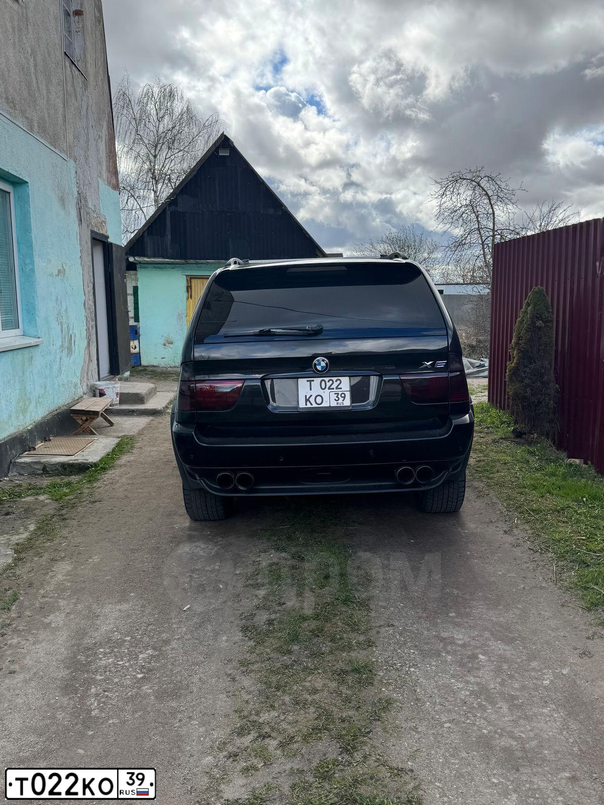 Фото автомобиля BMW X5, 2005 — госномер Т022КО39. Цвет: ЧЕРНЫЙ