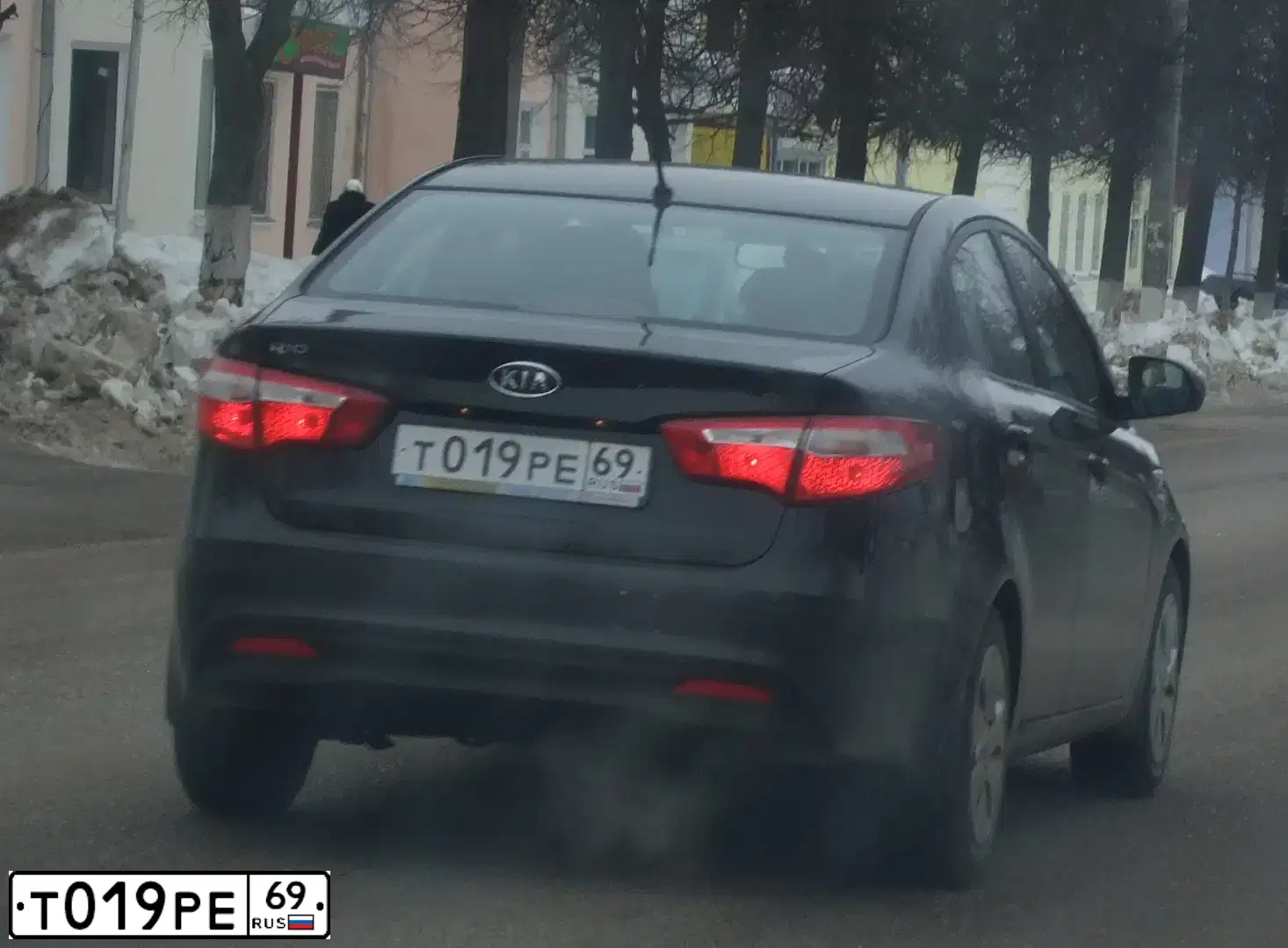 Фото автомобиля KIA RIO, 2012 — госномер Т019РЕ69. Цвет: ЧЕРНЫЙ
