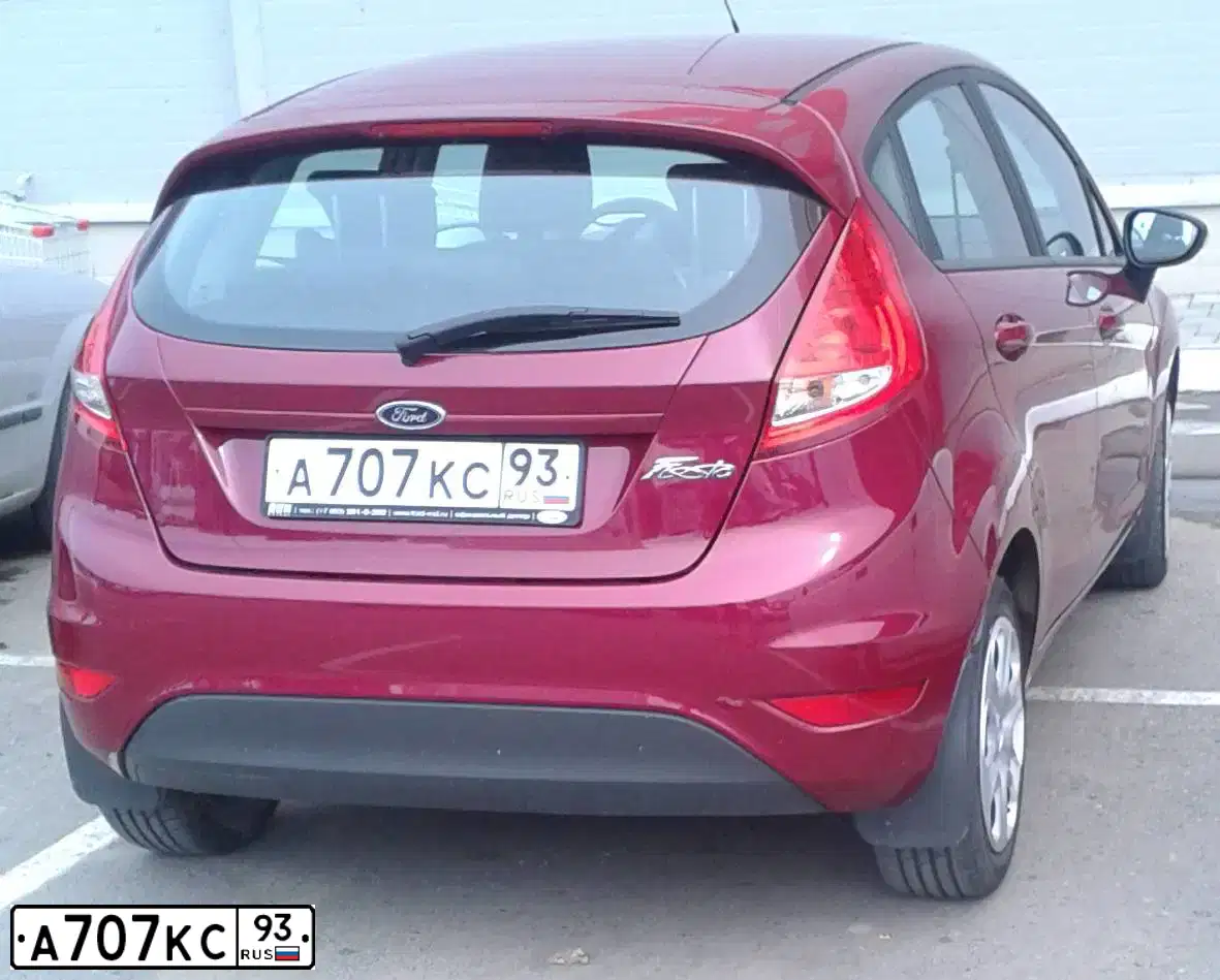 Фото автомобиля FORD FIESTA / ASPIRE, 2010 — госномер А707КС93. Цвет: МАЛИНОВЫЙ