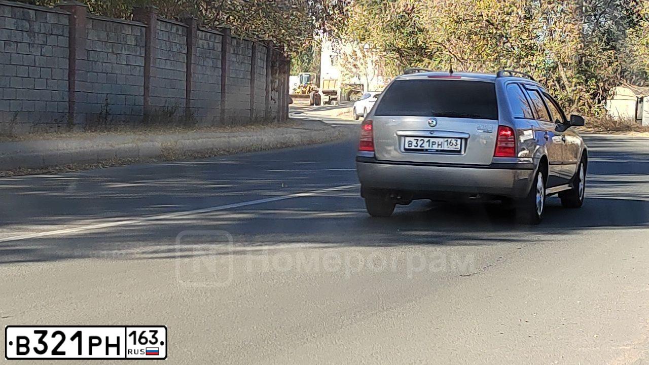 Фото автомобиля TOYOTA COROLLA, 2013 — госномер В321РН163. Цвет: ЧЕРНЫЙ