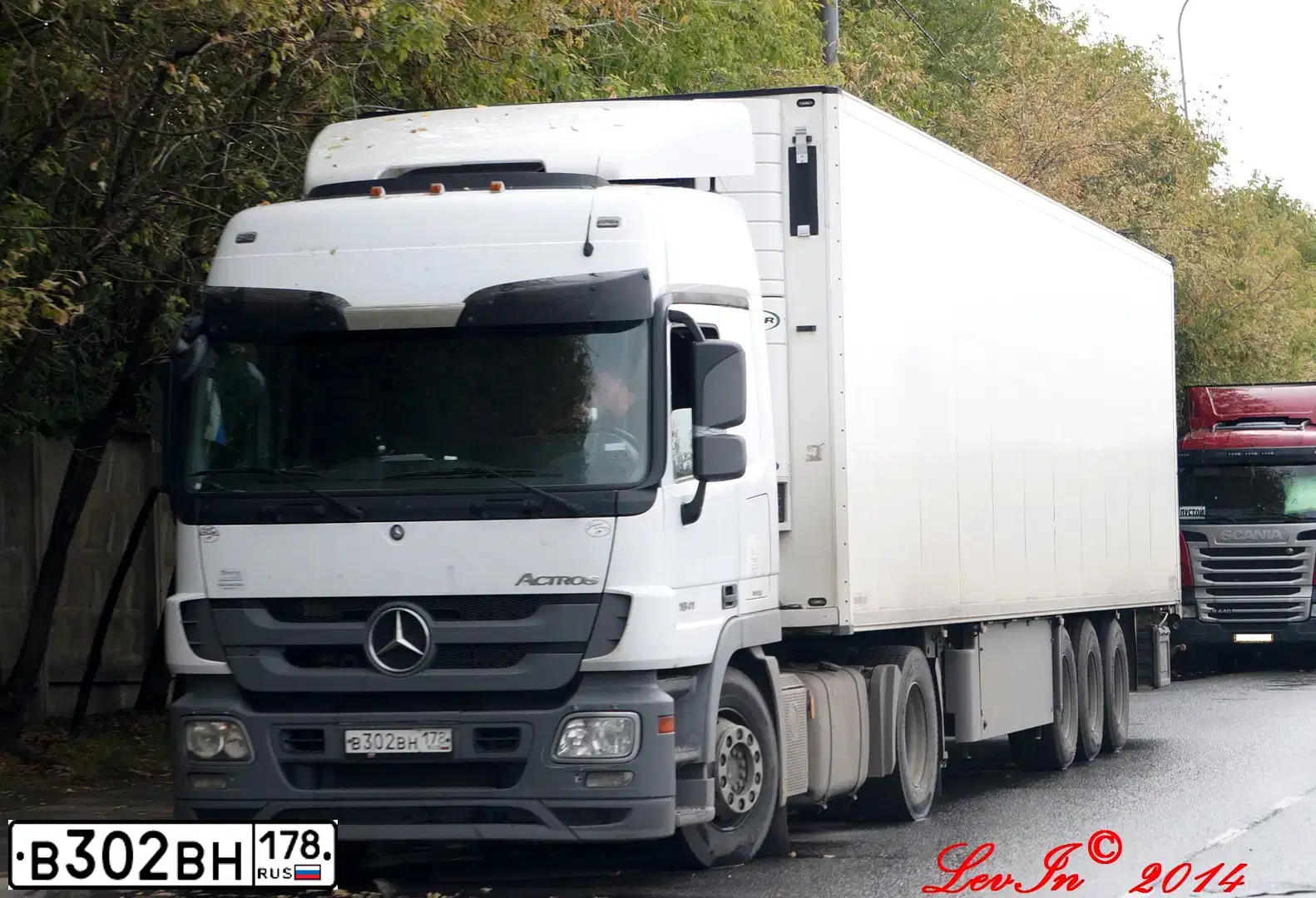 Фото автомобиля MERCEDES ACTROS, 2011 — госномер В302ВН178. Цвет: Белый