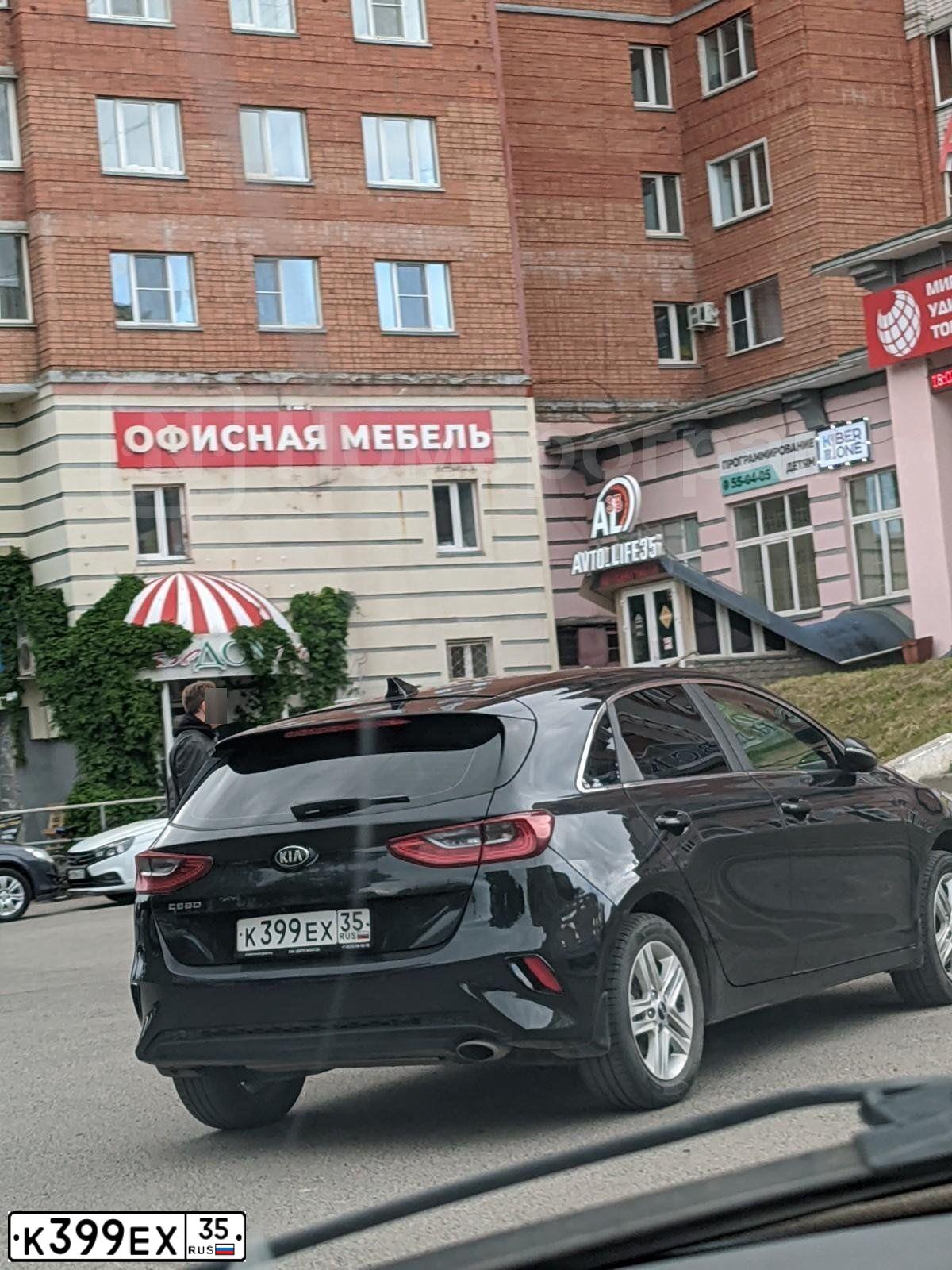 Фото автомобиля KIA CEE'D, 2019 — госномер К399ЕХ35. Цвет: ЧЕРНЫЙ ПЕРЛАМУТР