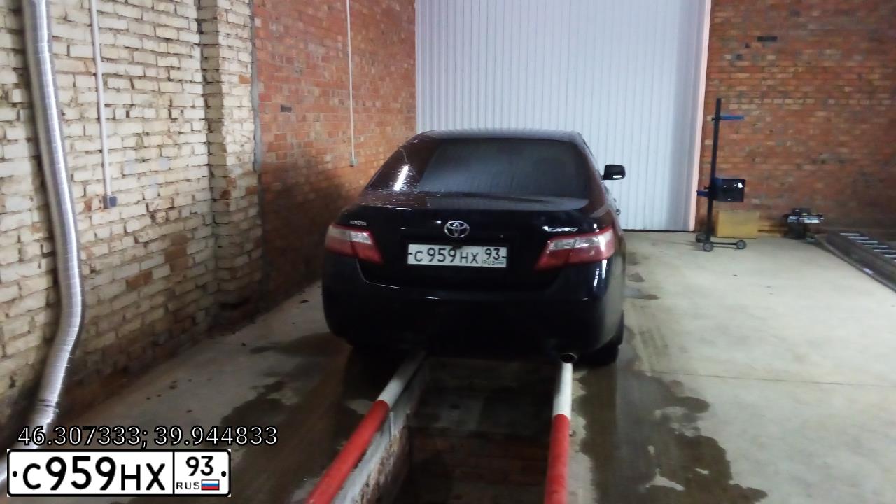 Фото автомобиля AUDI A4, 1997 — госномер А808ОО123. Цвет: СЕРЕБРИСТЫЙ