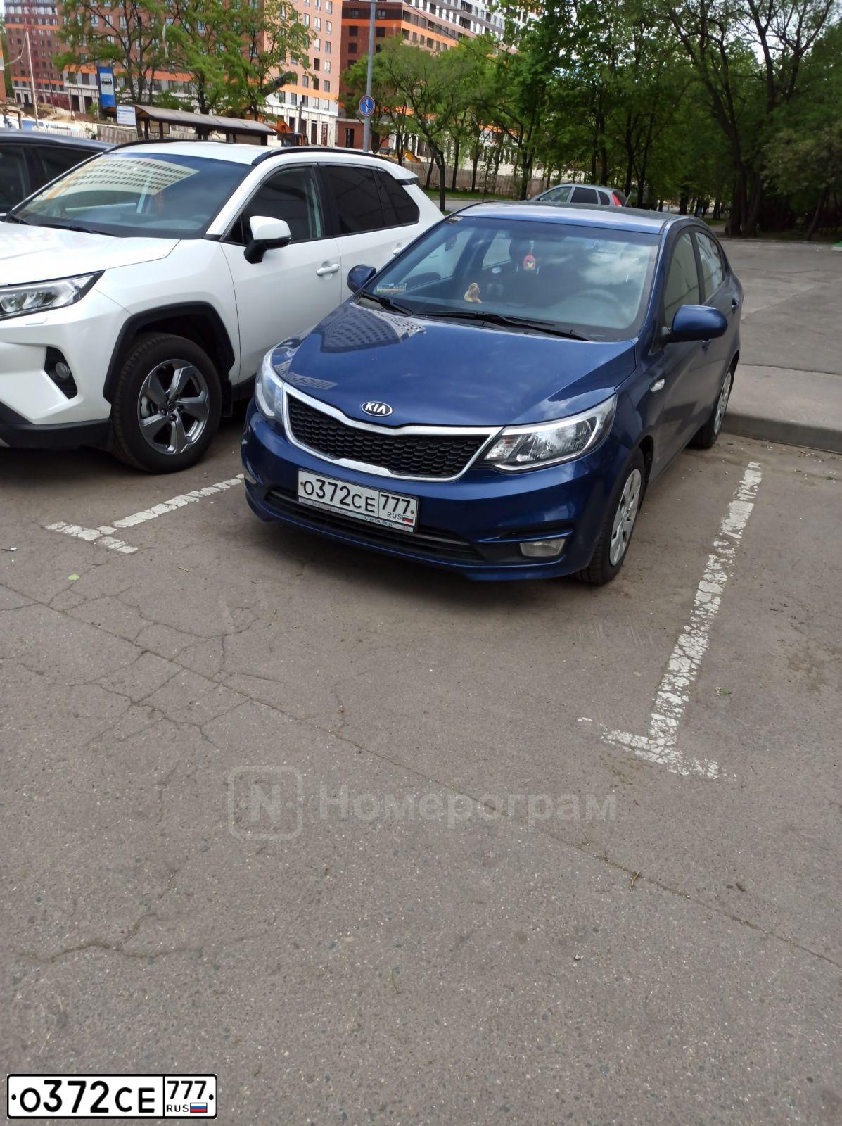 Фото автомобиля KIA RIO, 2015 — госномер В412ММ790. Цвет: синий