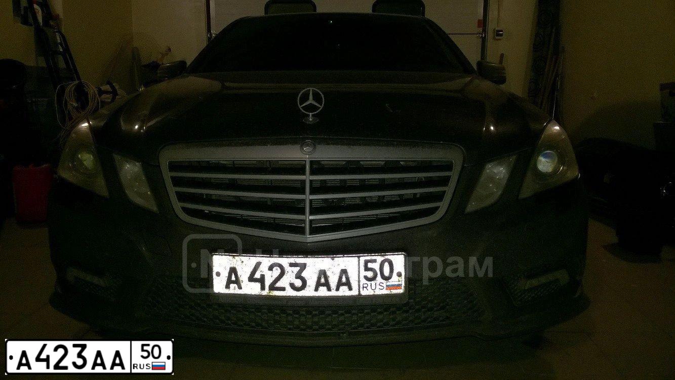 Фото автомобиля MERCEDES E-KLASSE, 2009 — госномер А423АА50. Цвет: КРАСНЫЙ ТЕМНЫЙ