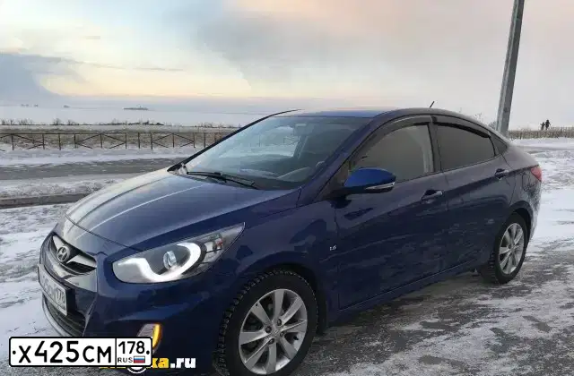 Фото автомобиля HYUNDAI SOLARIS, 2012 — госномер Х950МУ55. Цвет: ТЕМНО-СИНИЙ