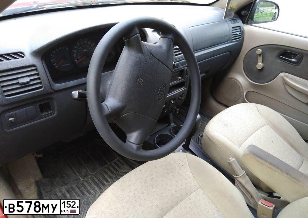 Фото автомобиля KIA RIO, 2003 — госномер Р374ТМ152. Цвет: Красный