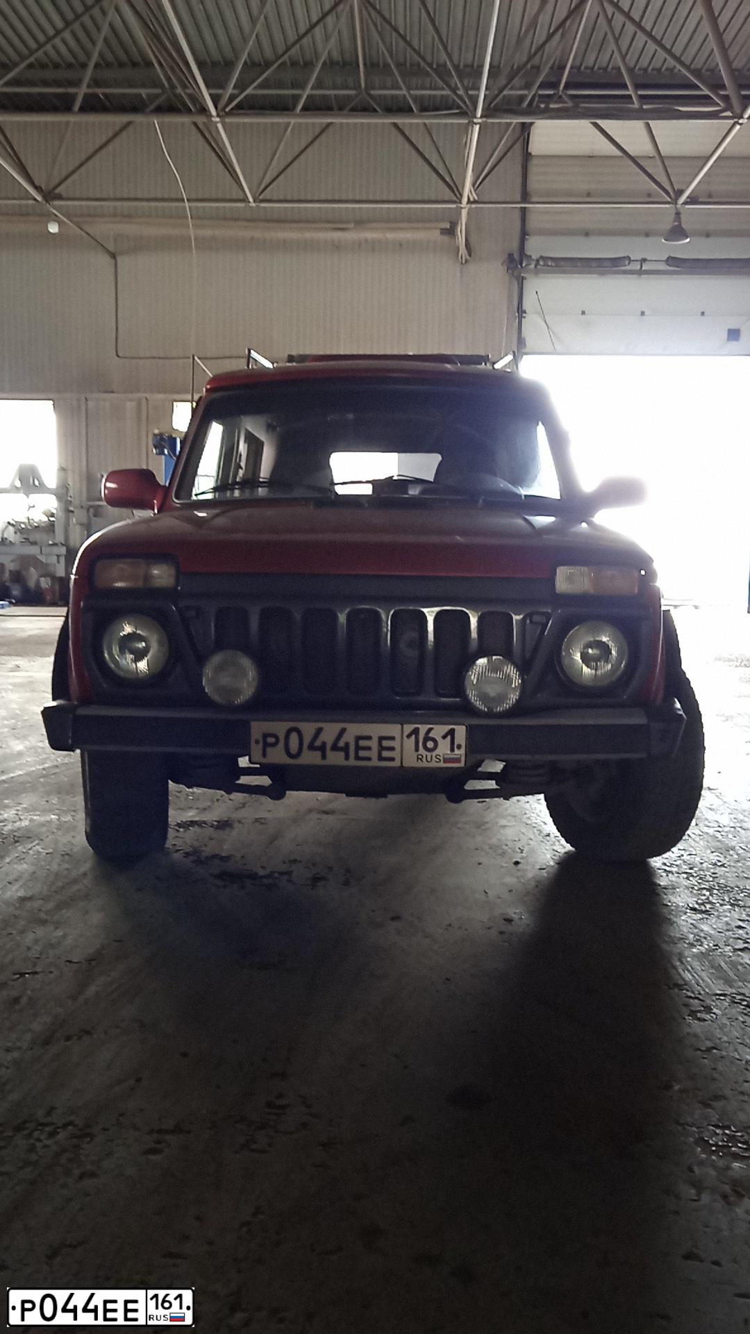 Фото автомобиля LADA 2121 NIVA, 2009 — госномер Р044ЕЕ161. Цвет: ТЕМНО-КРАСНЫЙ