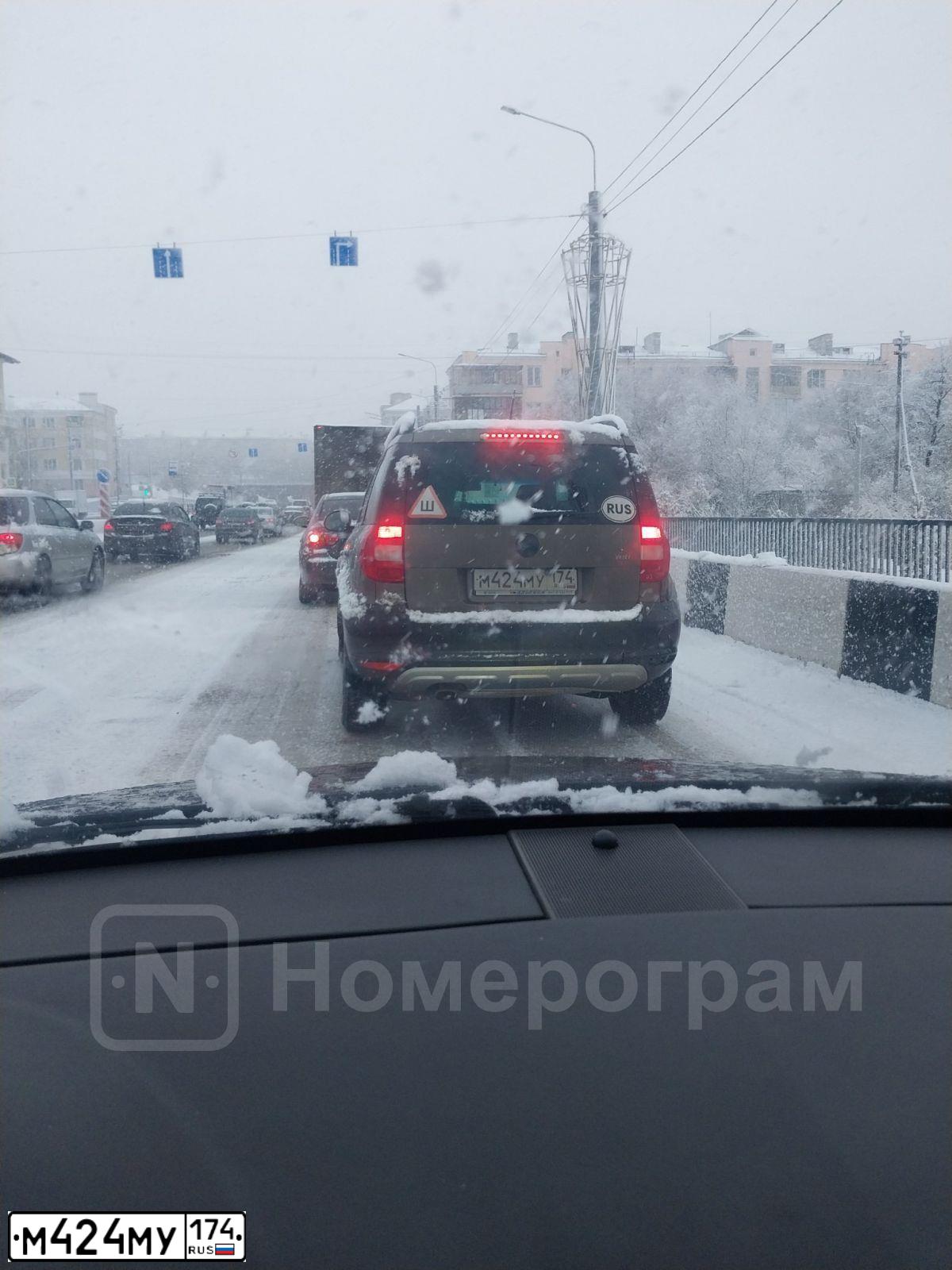 Фото автомобиля SKODA YETI, 2010 — госномер М424МУ174. Цвет: СВЕТЛО-КОРИЧНЕВЫЙ