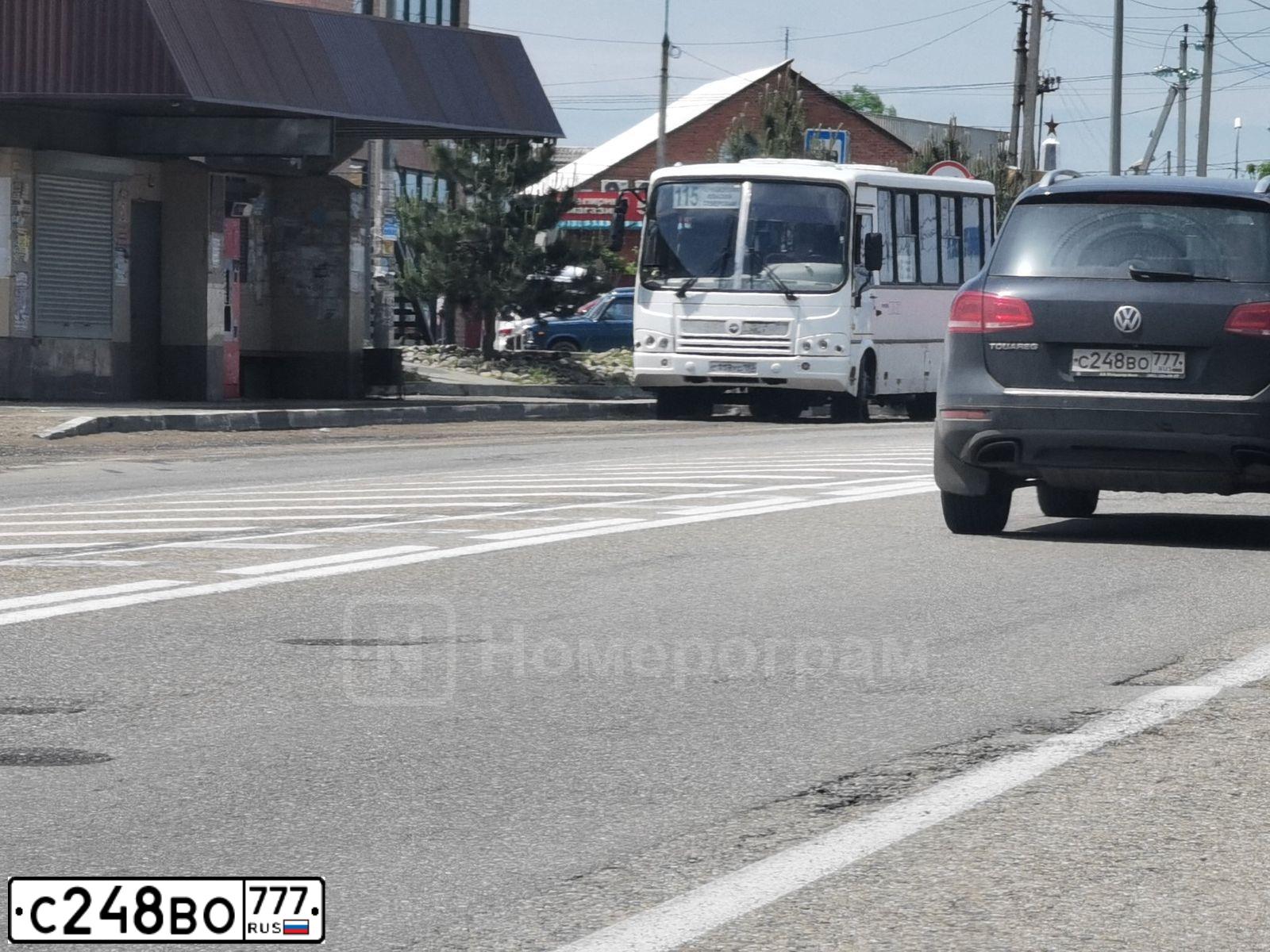 Фото автомобиля LANDROVER RANGE ROVER EVOQUE, 2013 — госномер М820ОС82. Цвет: ЯРКО - БЕЛЫЙ