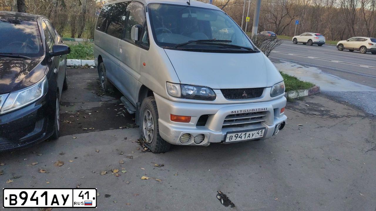Фото автомобиля MERCEDES GL-KLASSE, 2006 — госномер О666ЕВ67. Цвет: ЧЕРНЫЙ