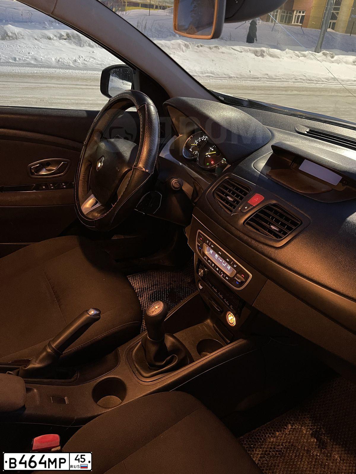 Фото автомобиля RENAULT FLUENCE, 2010 — госномер Р292УН72. Цвет: Темно-синий