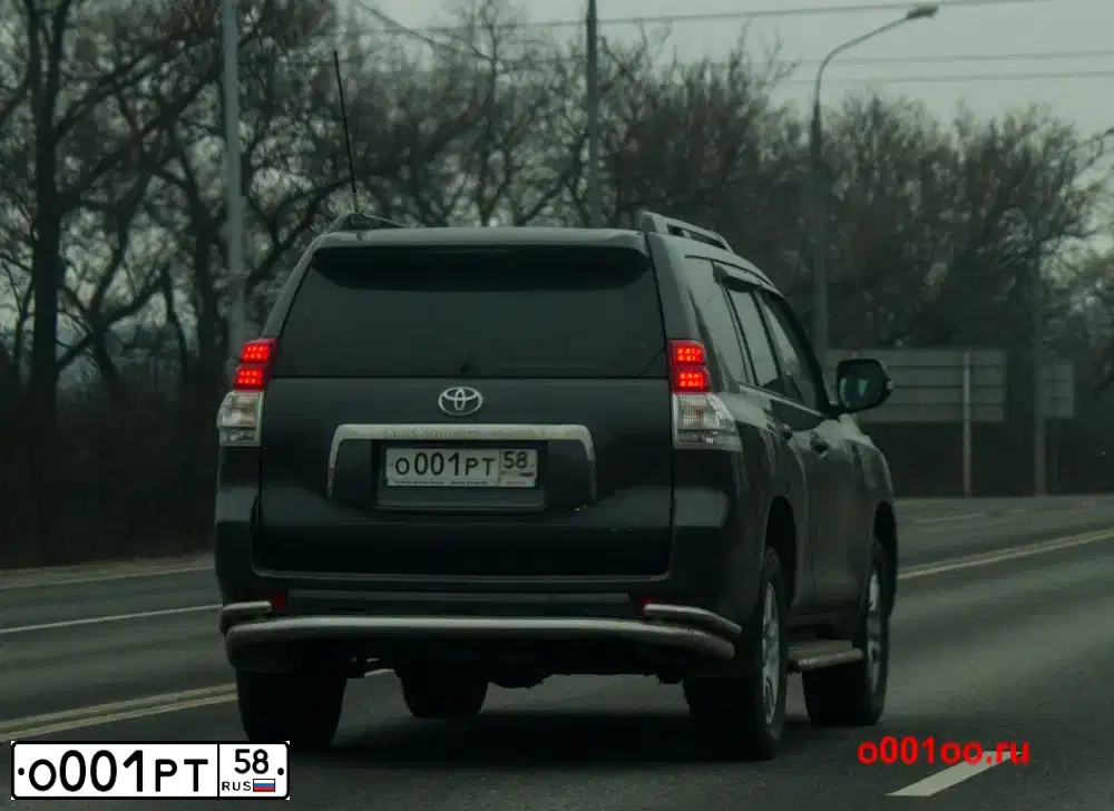 Фото автомобиля TOYOTA LANDCRUISER, 2011 — госномер О001РТ58. Цвет: Серый